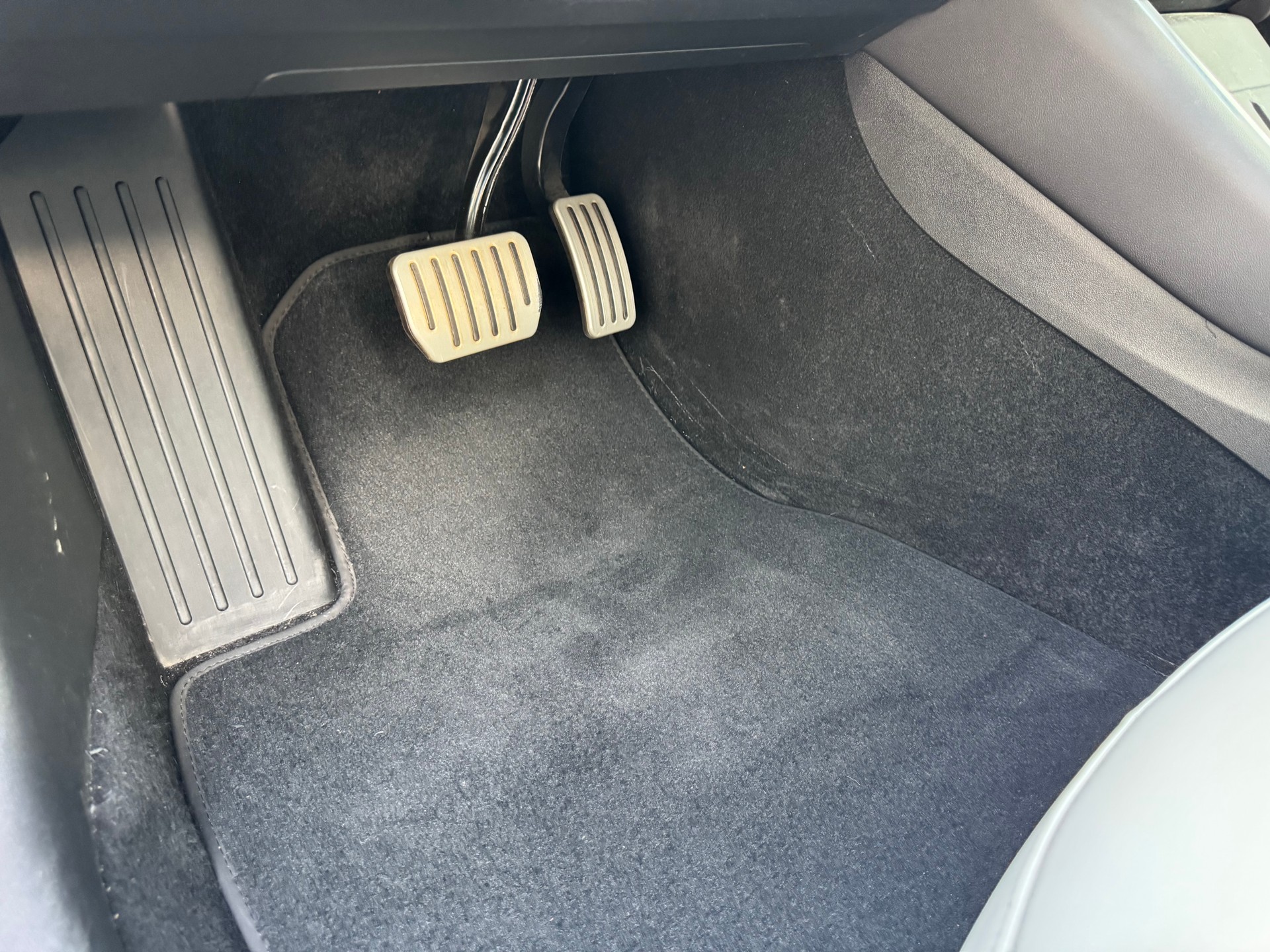 TESLA Performance D Long Range mit Autopilot-image-8