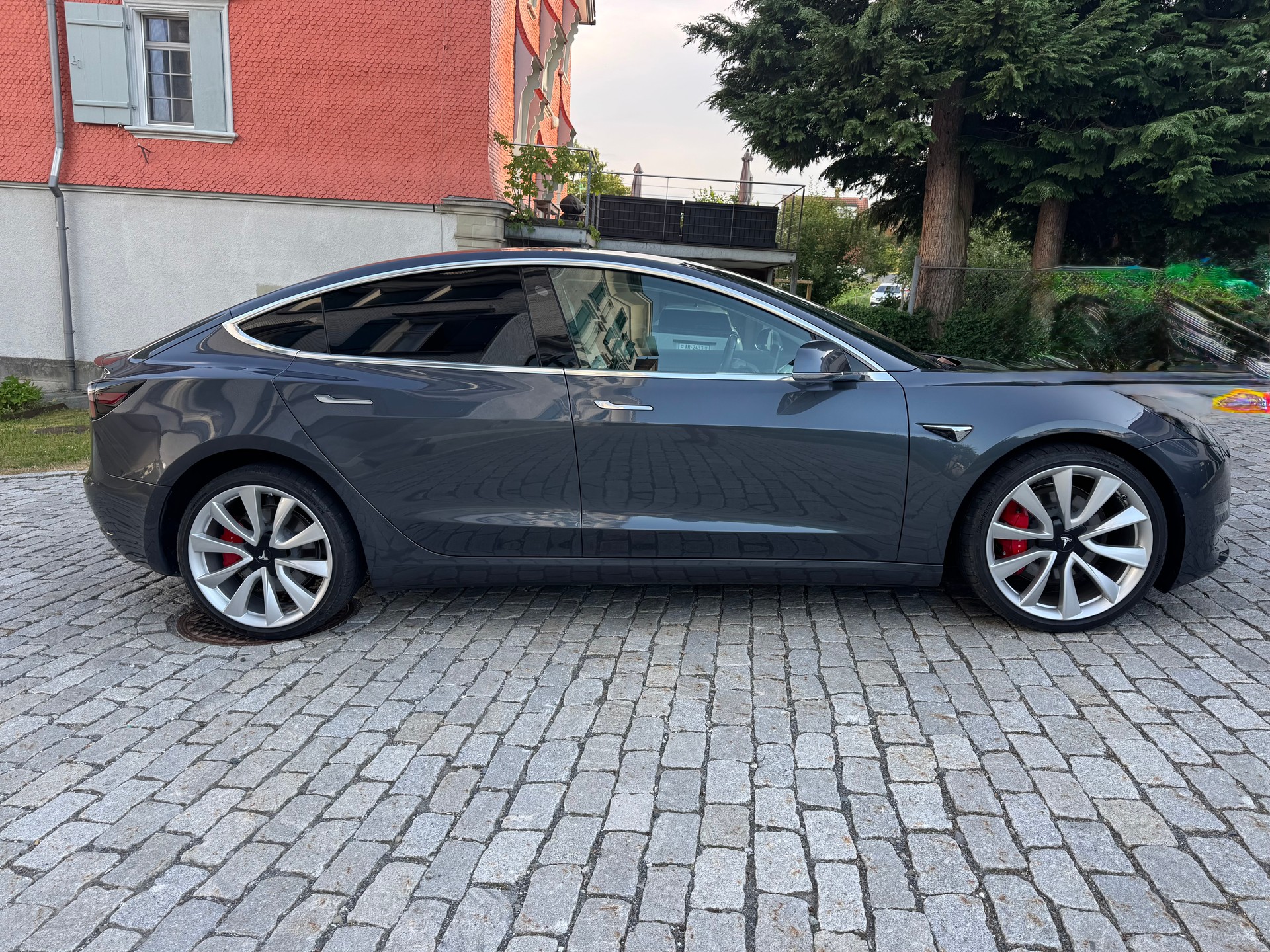 TESLA Performance D Long Range mit Autopilot-image-2
