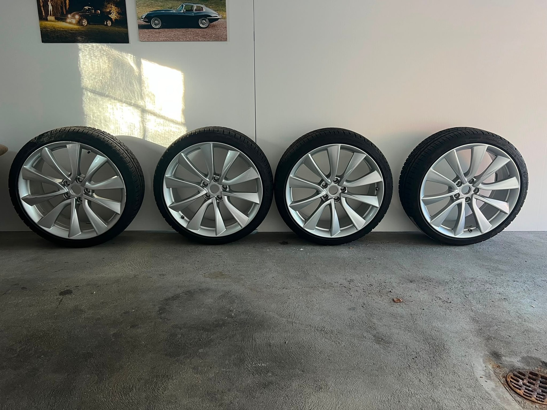 TESLA -Wintereifensatz 20 Zoll mit Michelin, Okt. 2025, Laufleistung 4000 km!-image-0
