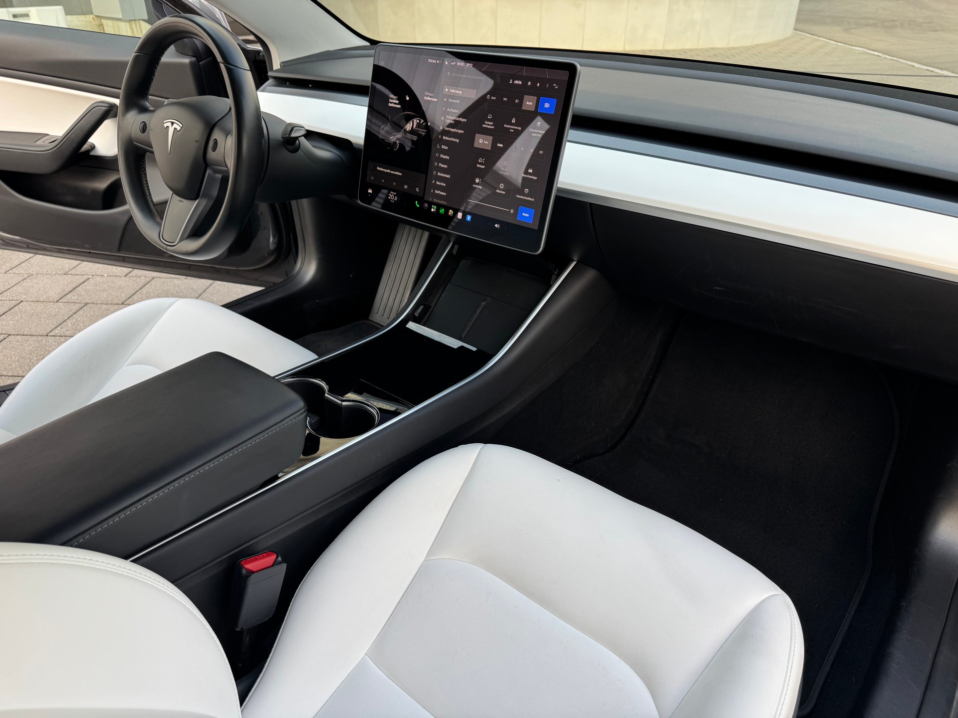 TESLA Performance D Long Range mit Autopilot-image-9