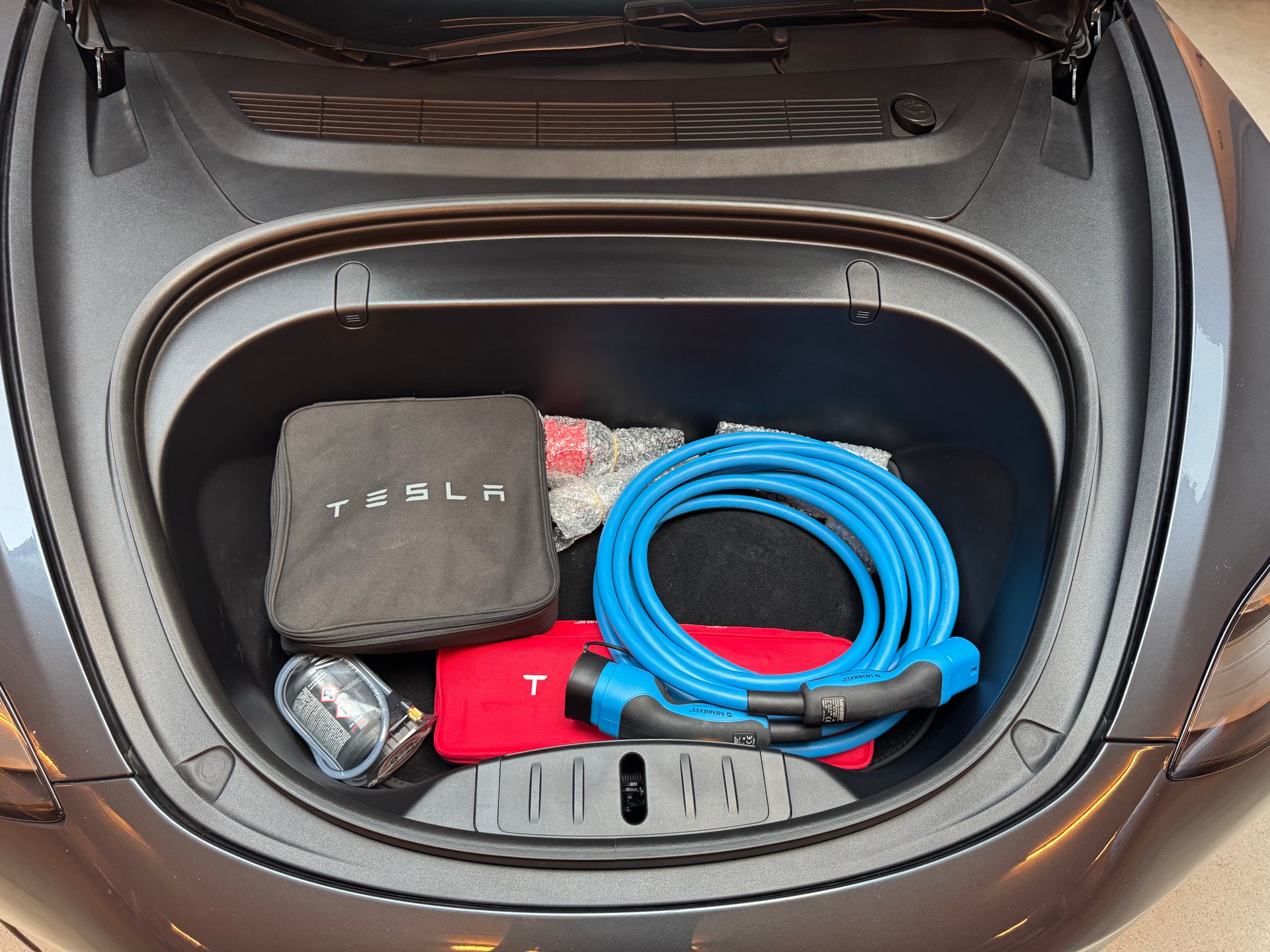 TESLA Performance D Long Range mit Autopilot-image-16