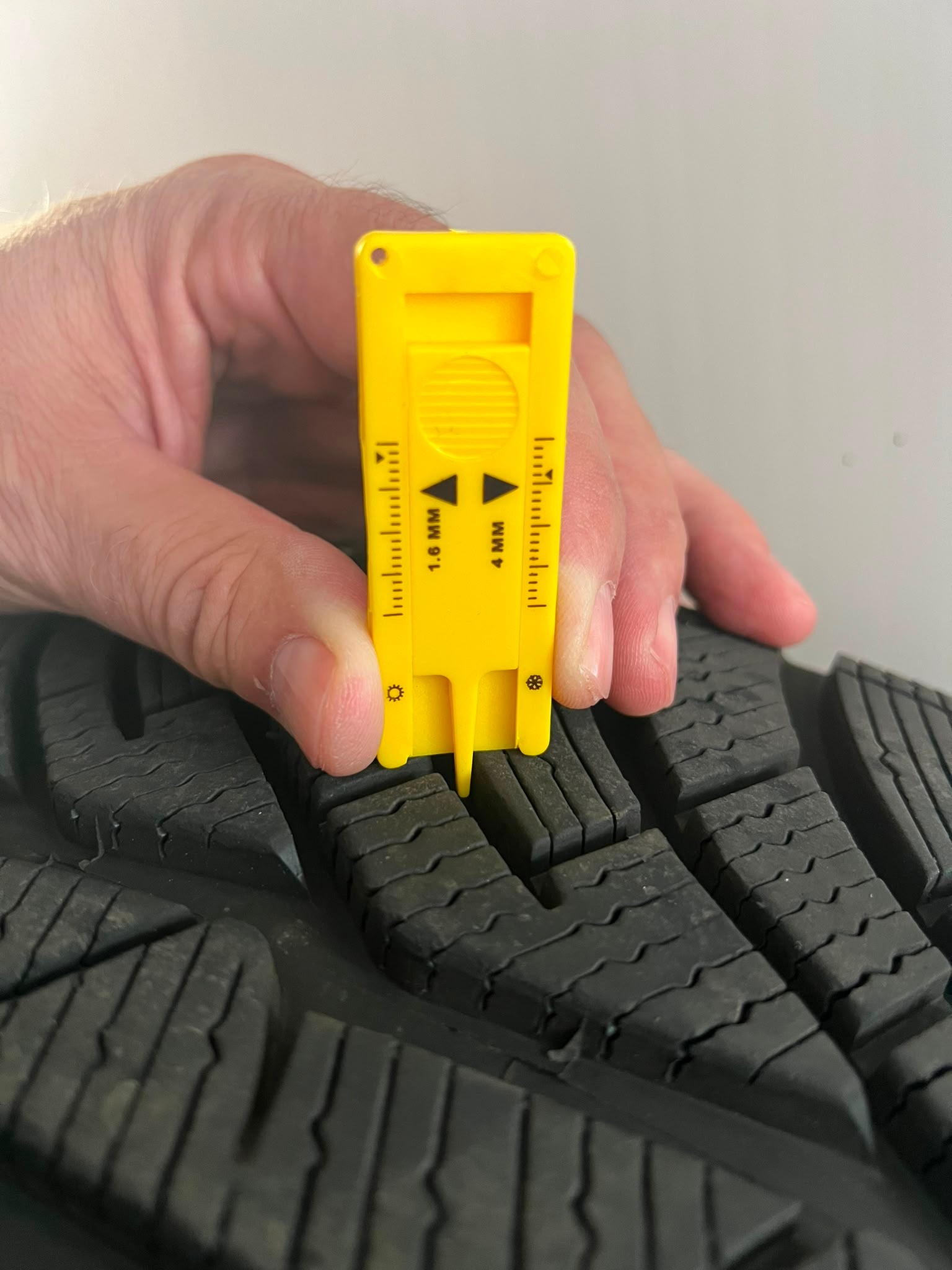 TESLA -Wintereifensatz 20 Zoll mit Michelin, Okt. 2025, Laufleistung 4000 km!-image-3