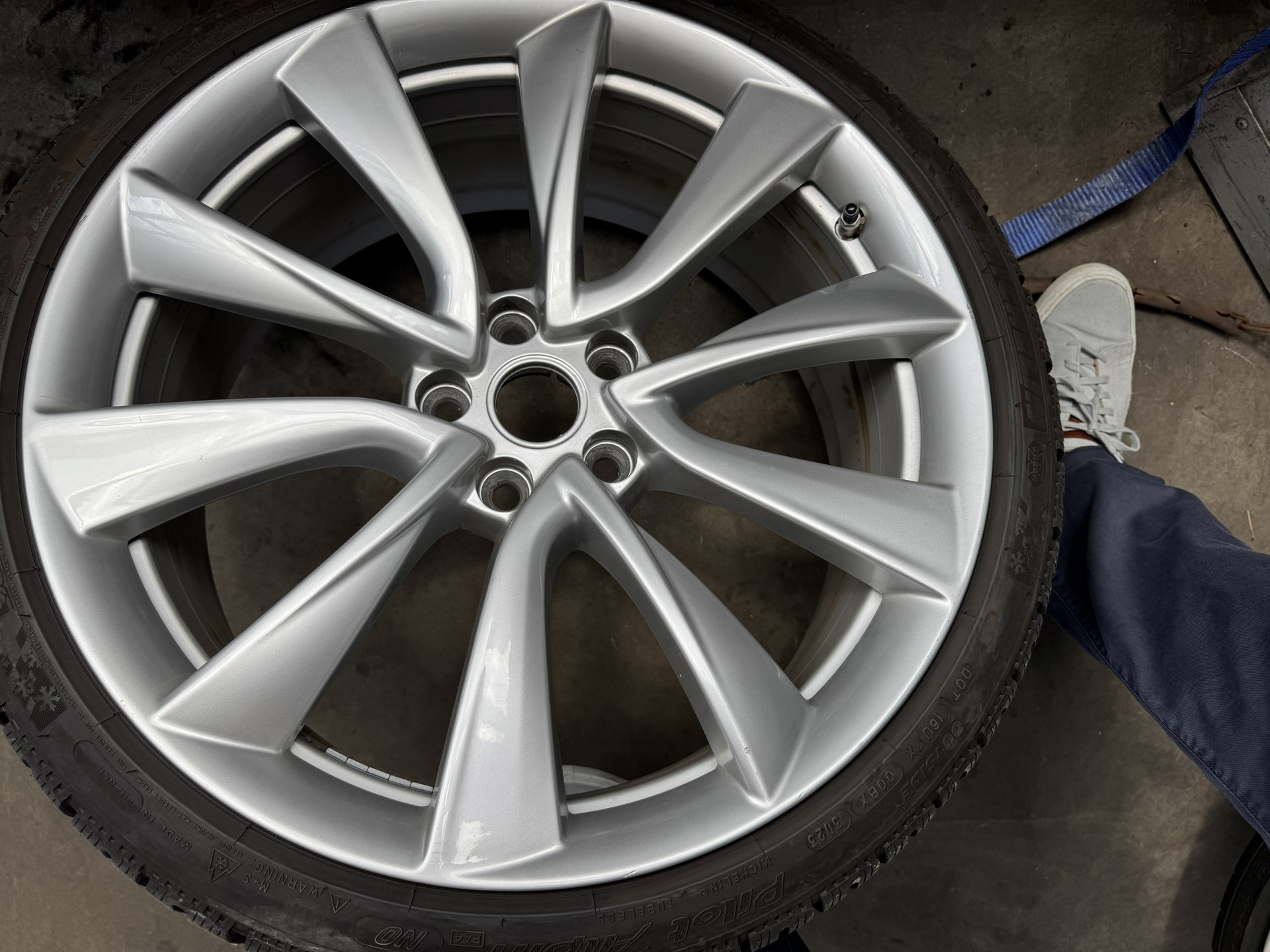 TESLA nur der Wintereifensatz 20 Zoll, ohne Auto!-image-3