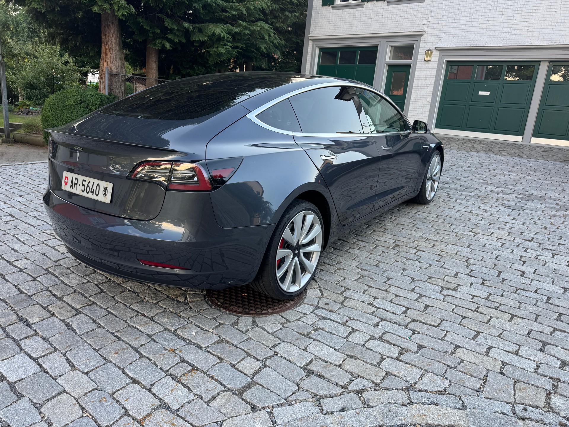 TESLA Performance D Long Range mit Autopilot-image-4