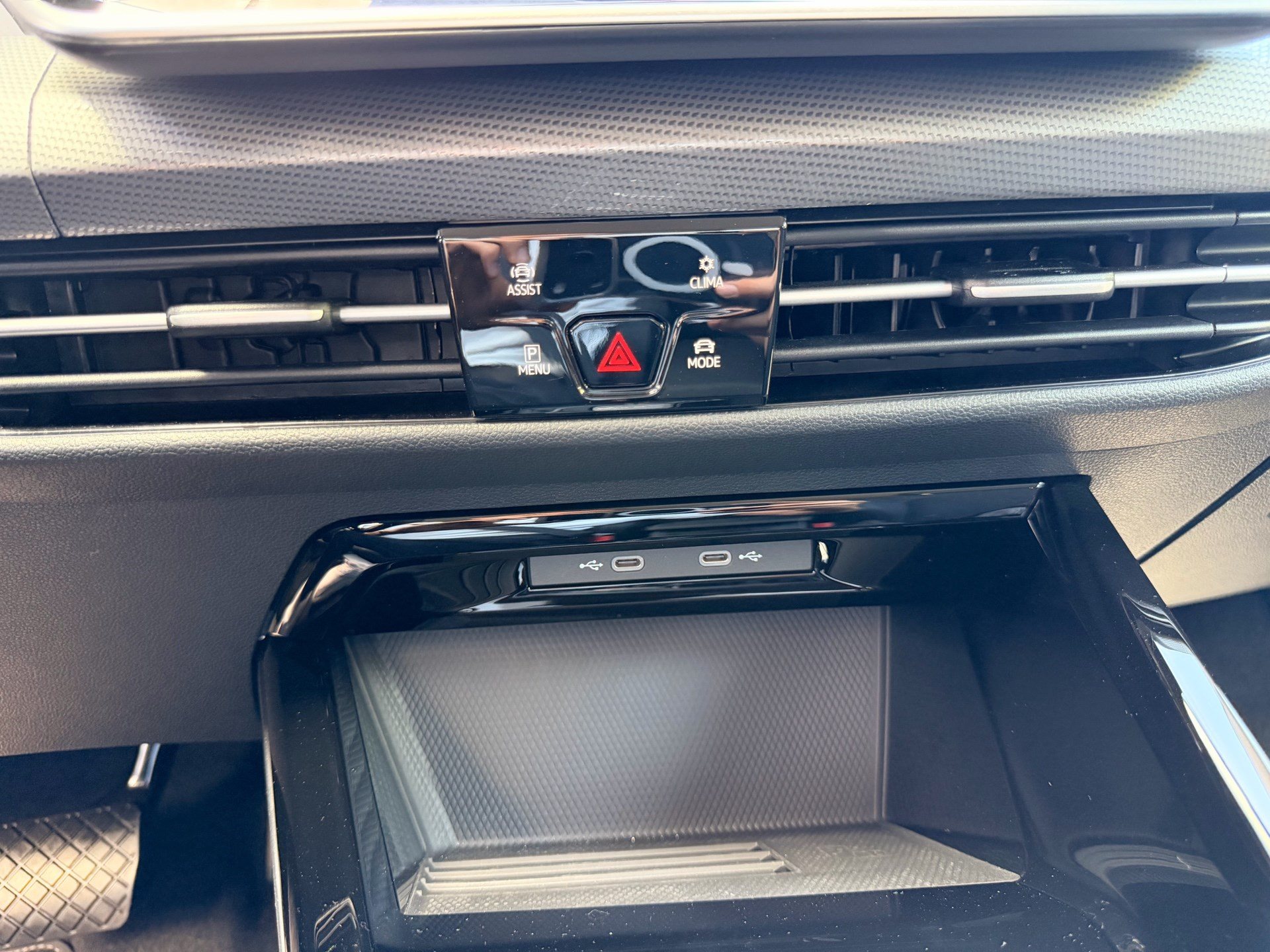 VW Golf VIII 1.5 TSI eHybrid 204 PS Style *** 5 JAHRE VW WERKSGARANTIE ***-image-22