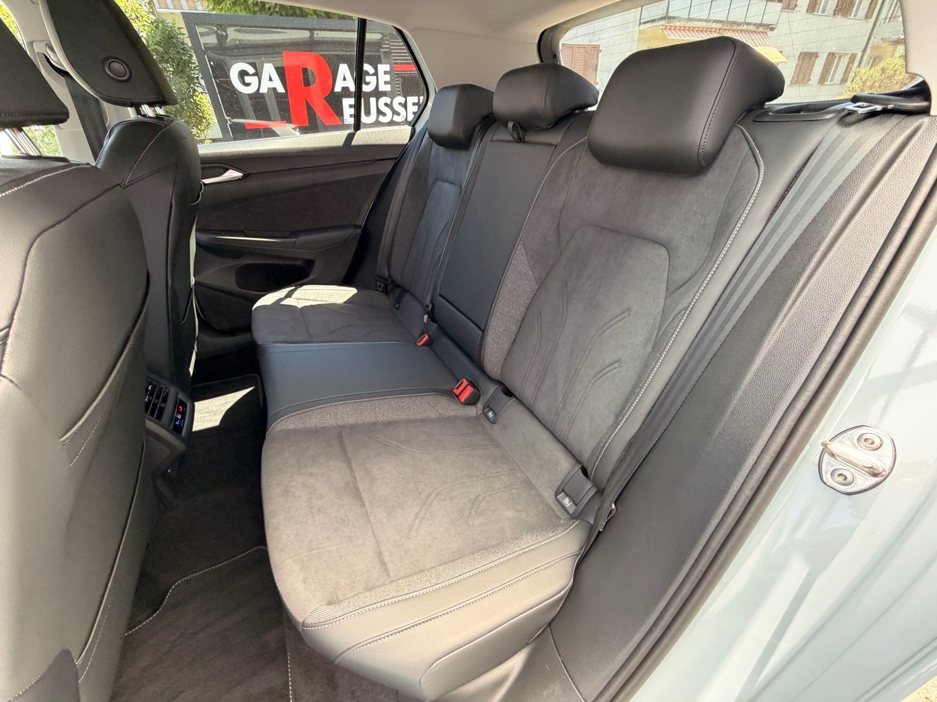 VW Golf VIII 1.5 TSI eHybrid 204 PS Style *** 5 JAHRE VW WERKSGARANTIE ***-image-26