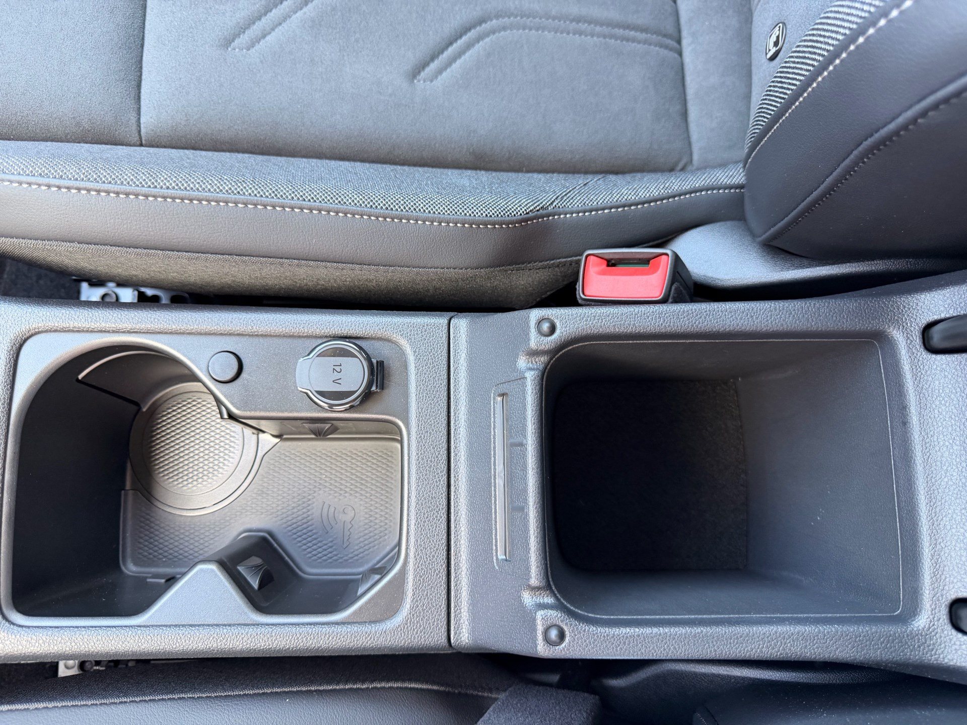 VW Golf VIII 1.5 TSI eHybrid 204 PS Style *** 5 JAHRE VW WERKSGARANTIE ***-image-24