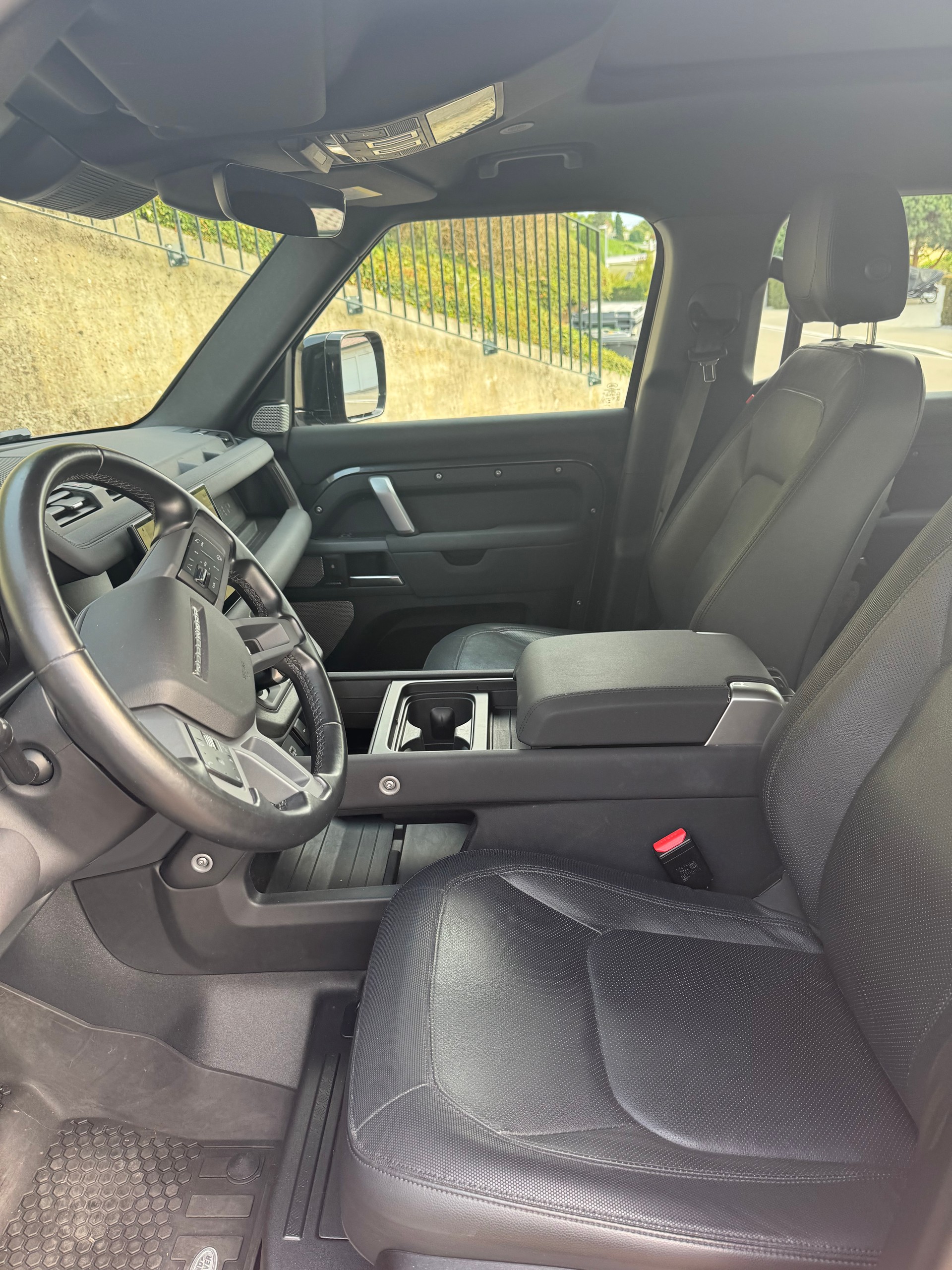 LAND ROVER Defender 130 3.0 D I6 X-Dynamic SE-image-4