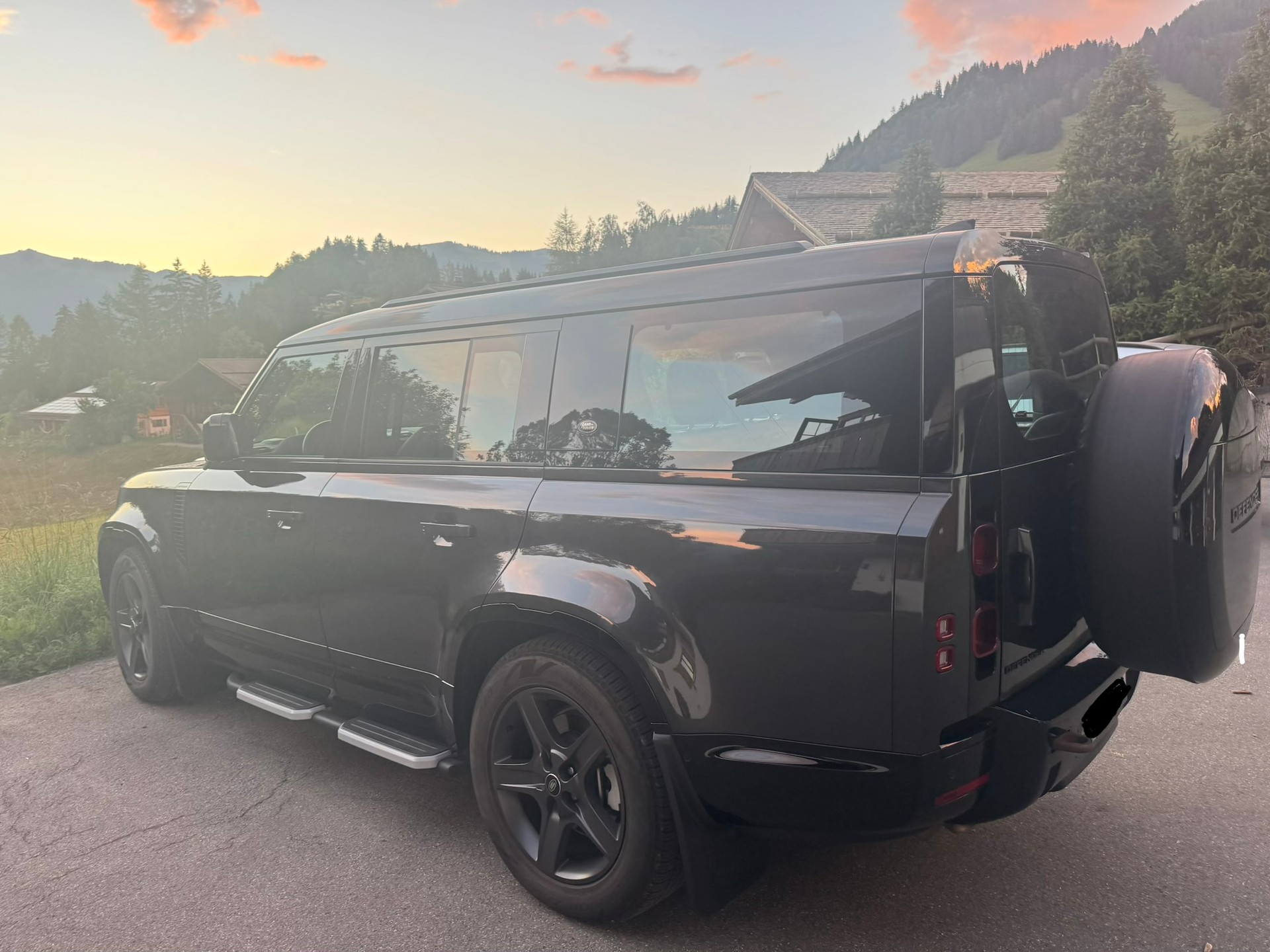 LAND ROVER Defender 130 3.0 D I6 X-Dynamic SE
