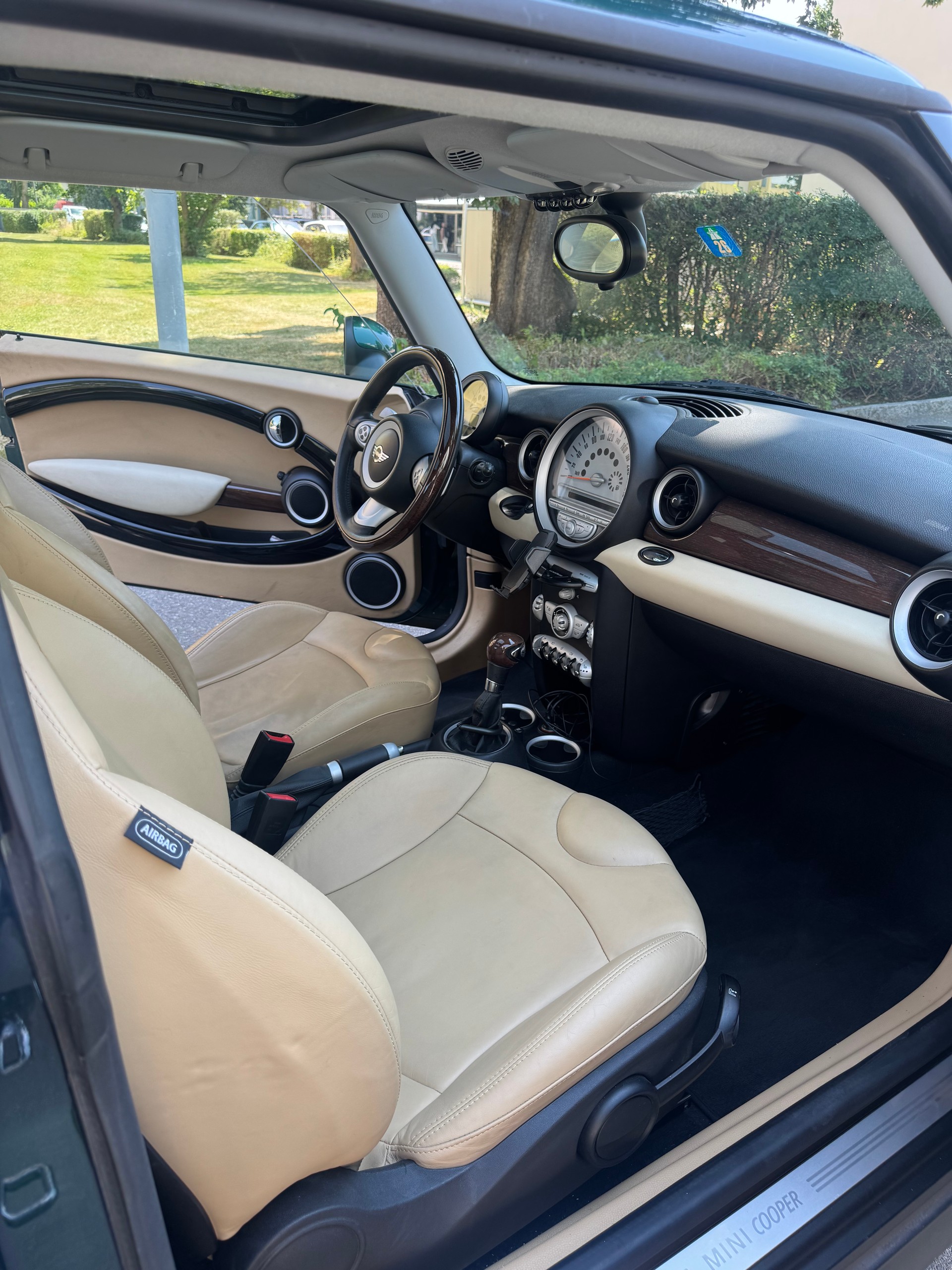 MINI 1.6i Cooper-image-4