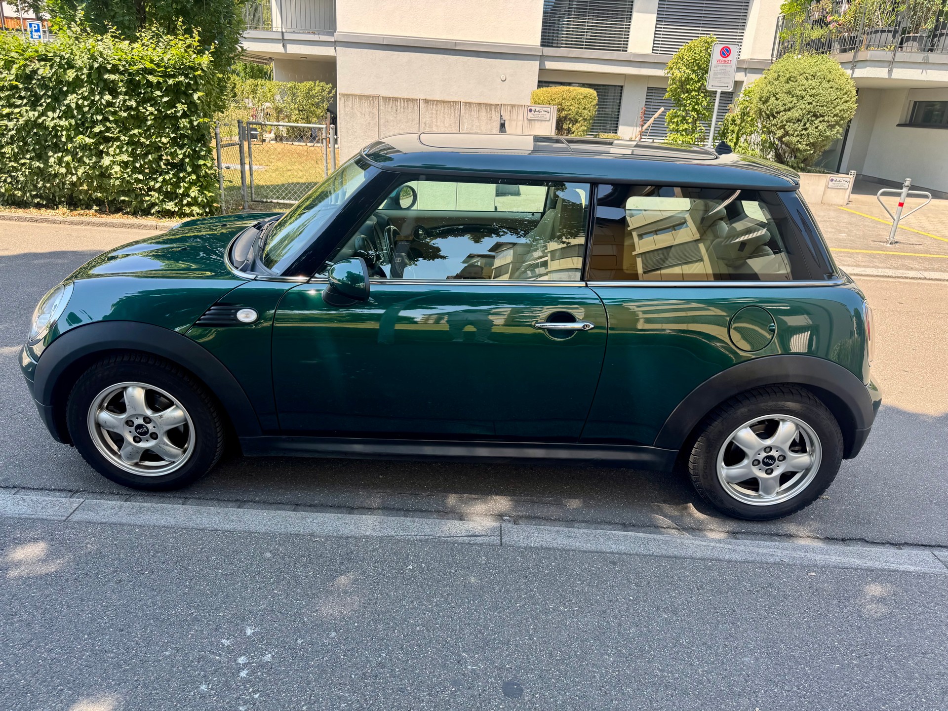 MINI 1.6i Cooper-image-1