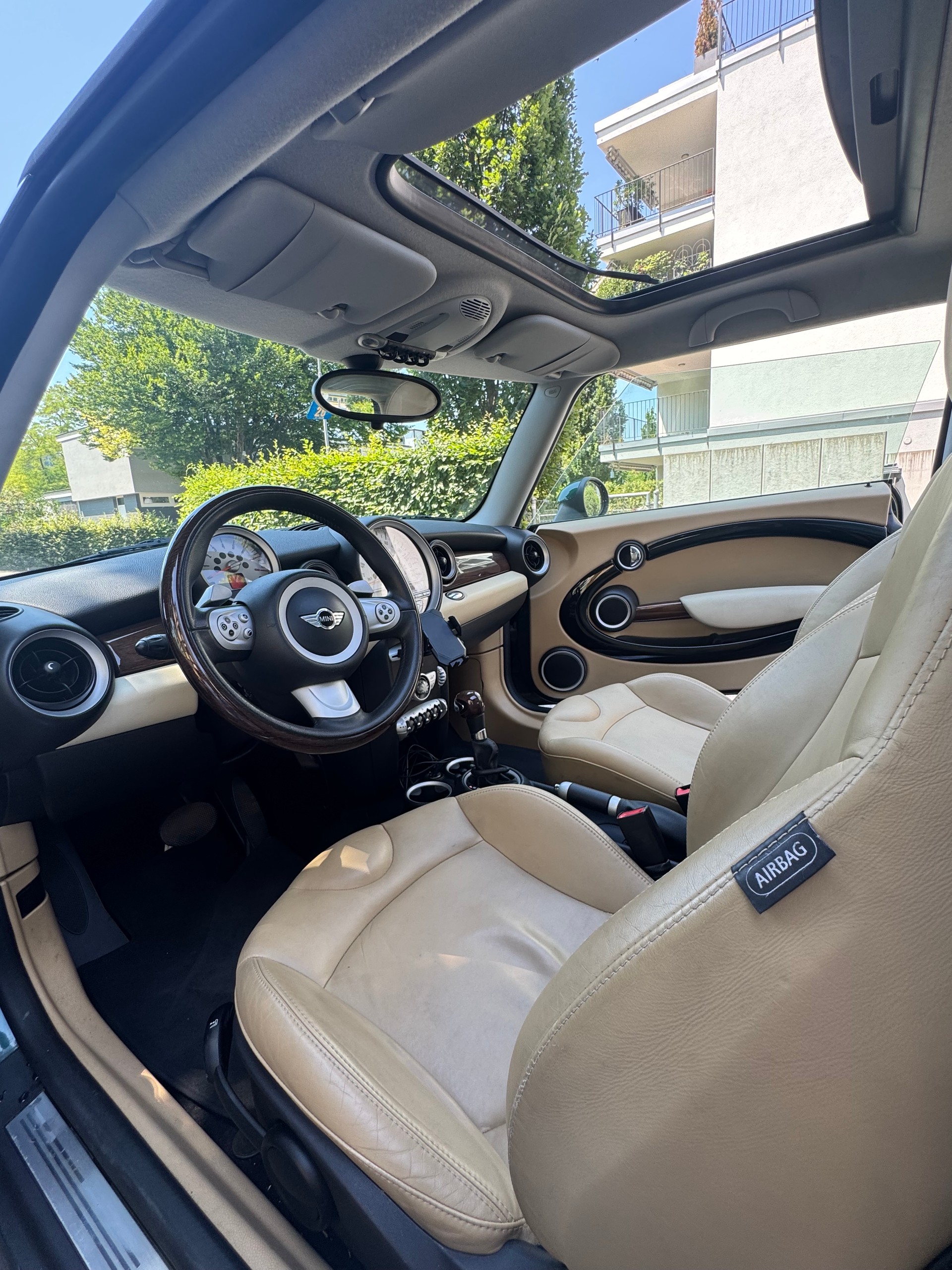 MINI 1.6i Cooper-image-3