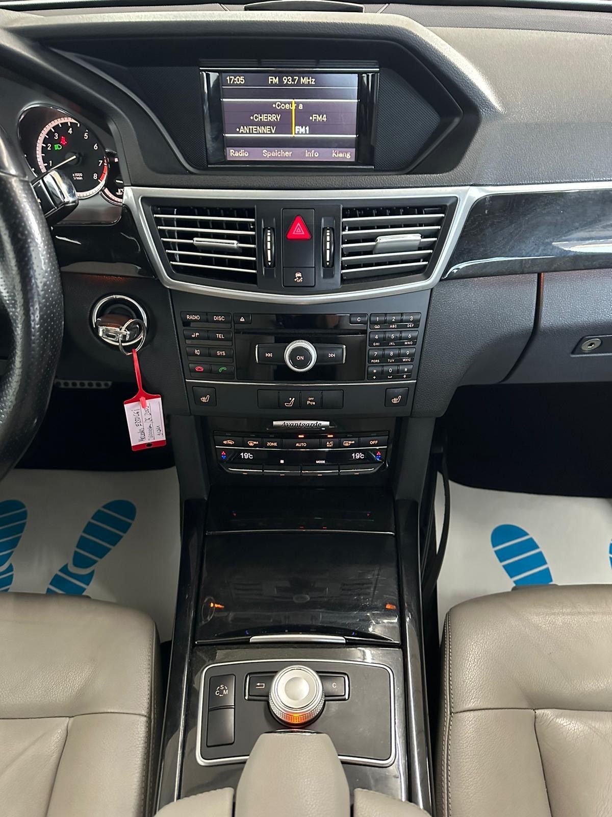 MERCEDES-BENZ E 350 CGI BlueEfficiency Avantgarde 7G-Tronic-image-13