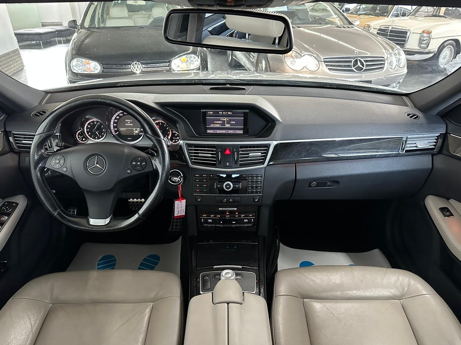 MERCEDES-BENZ E 350 CGI BlueEfficiency Avantgarde 7G-Tronic-image-12