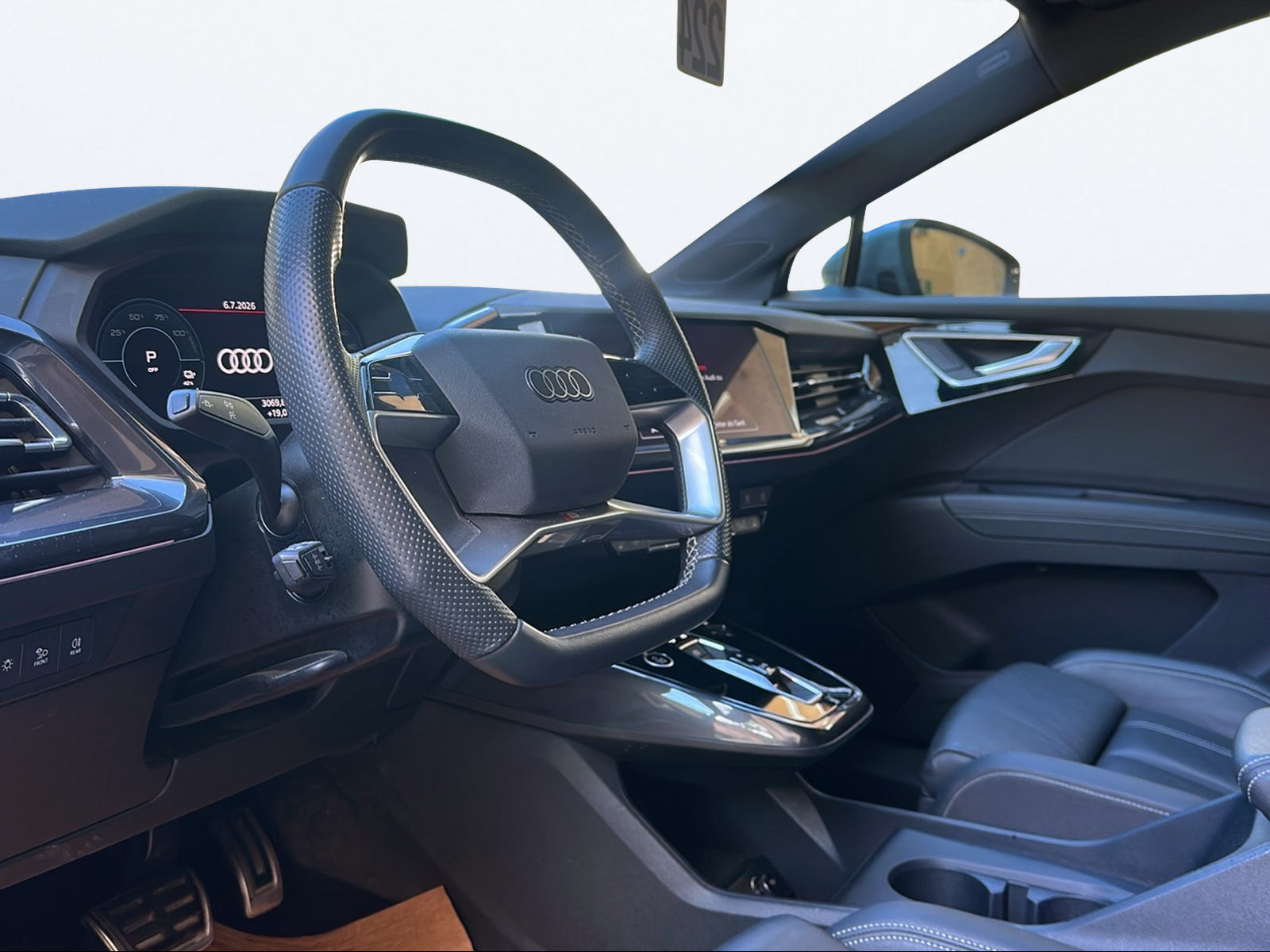 AUDI Q4 e-tron 50 quattro-image-10