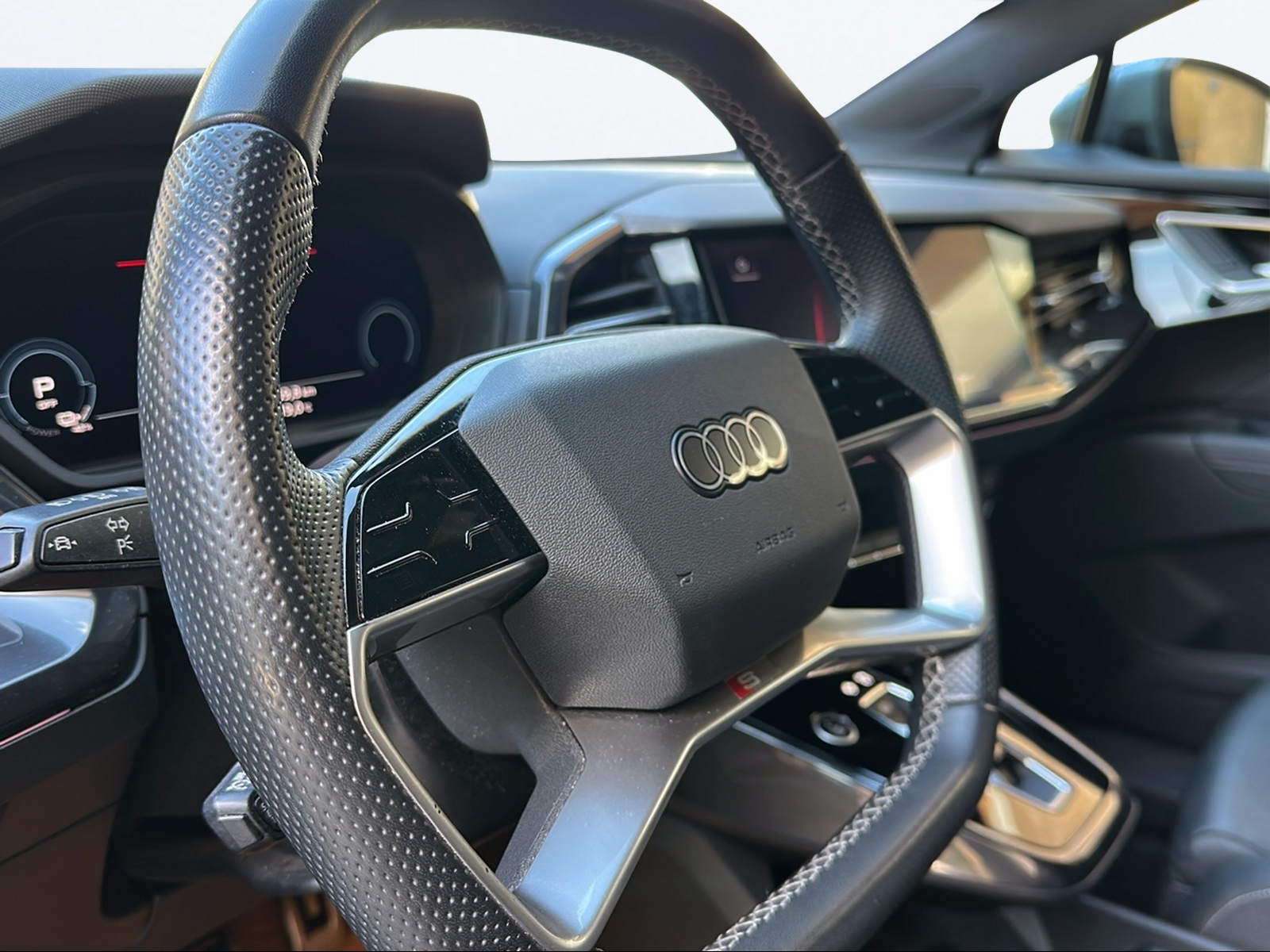 AUDI Q4 e-tron 50 quattro-image-15
