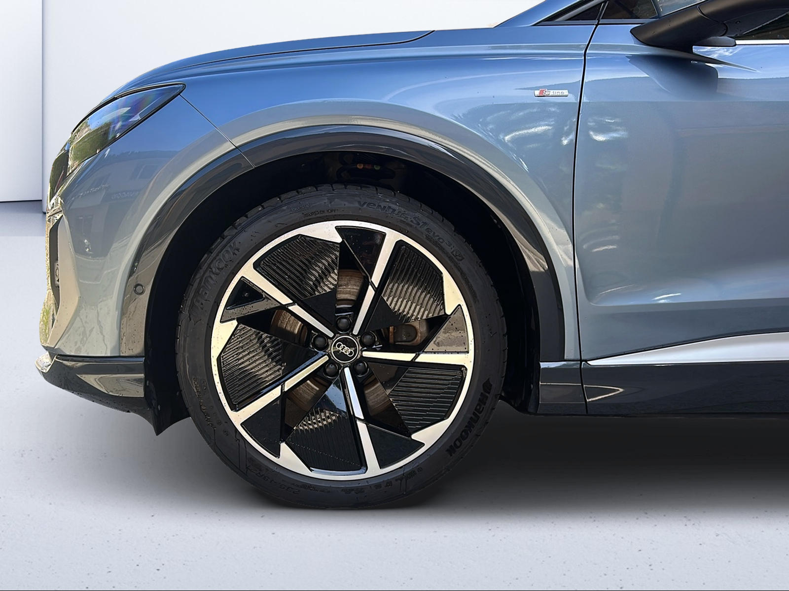 AUDI Q4 e-tron 50 quattro-image-14