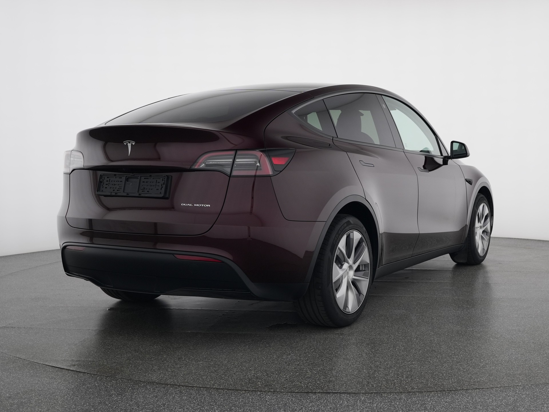 TESLA Model Y Long Range All-Wheel Drive-image-3
