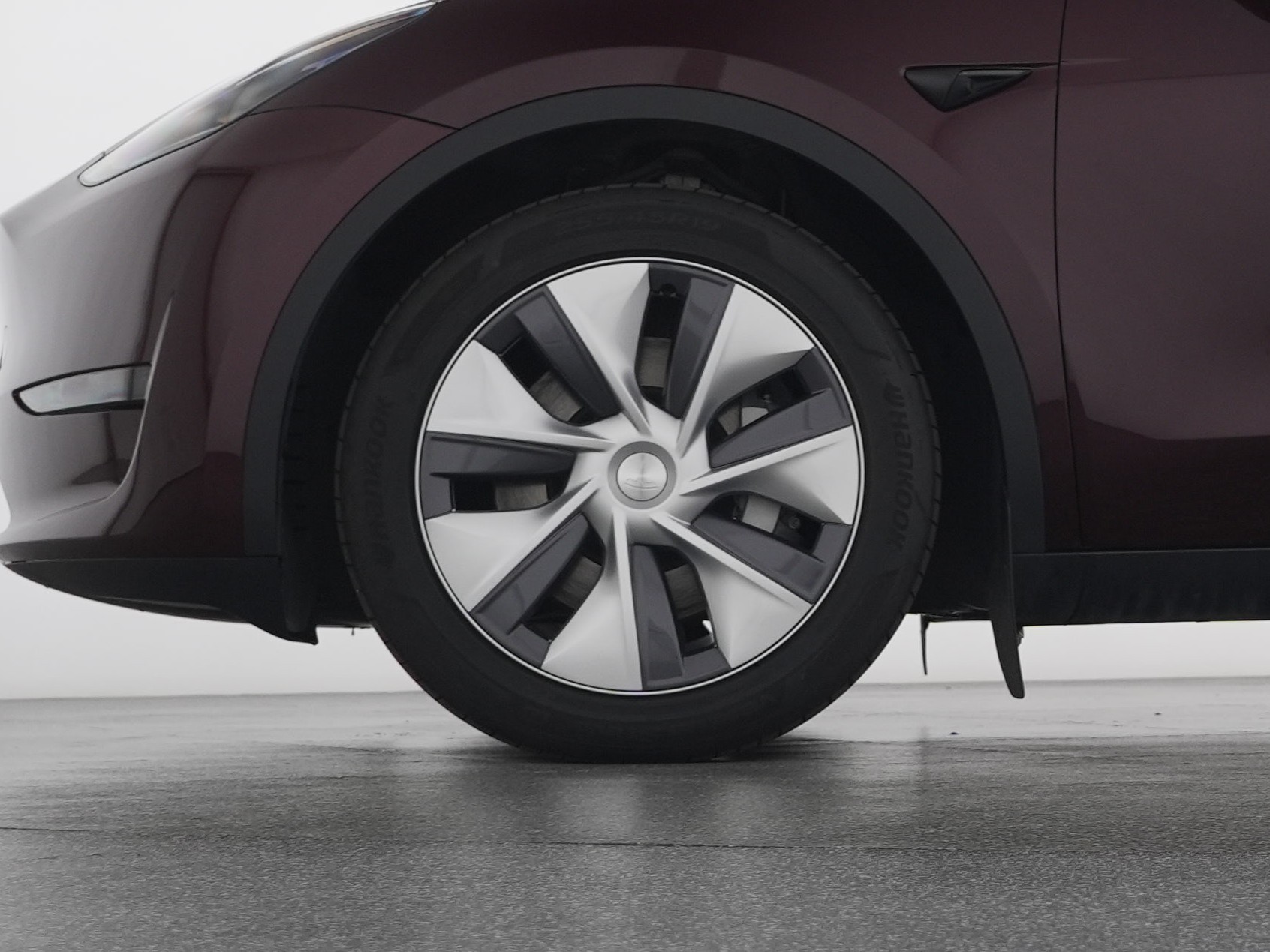 TESLA Model Y Long Range All-Wheel Drive-image-2