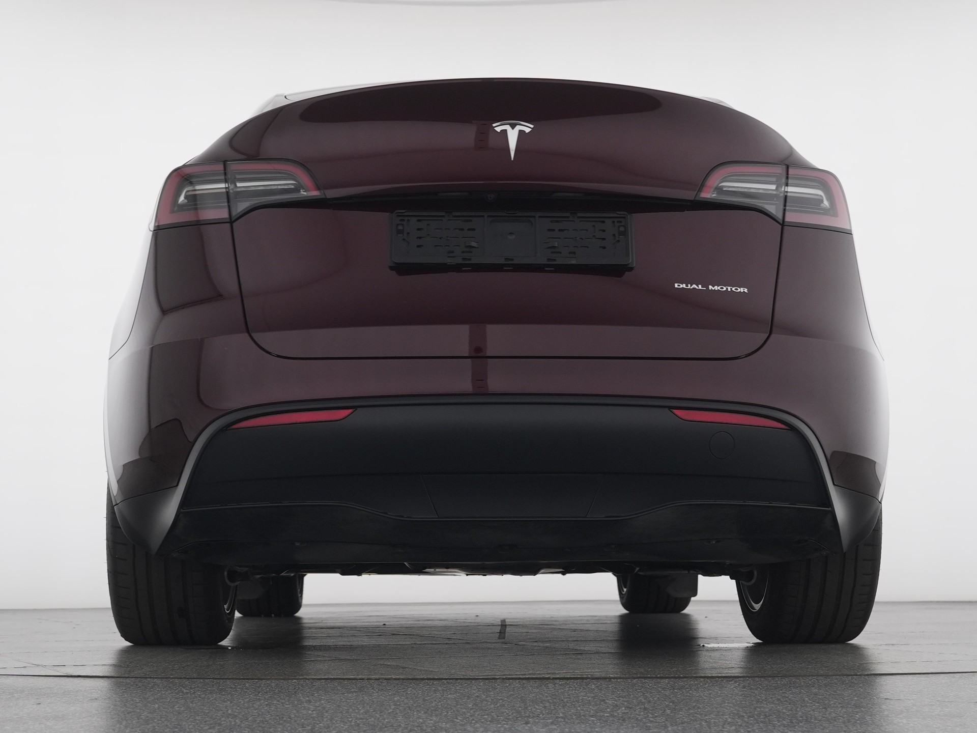 TESLA Model Y Long Range All-Wheel Drive-image-4