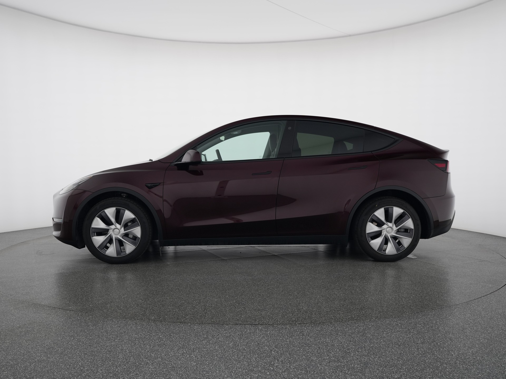 TESLA Model Y Long Range All-Wheel Drive-image-1