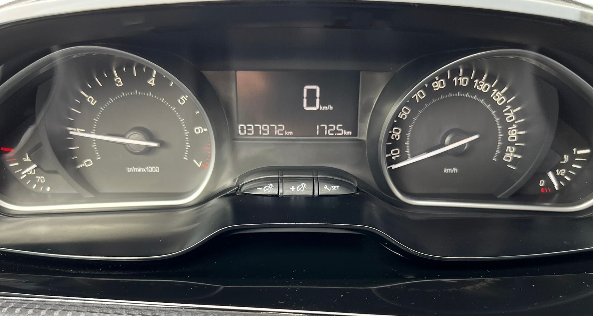 PEUGEOT 2008 1.2 PureTech Style-image-8
