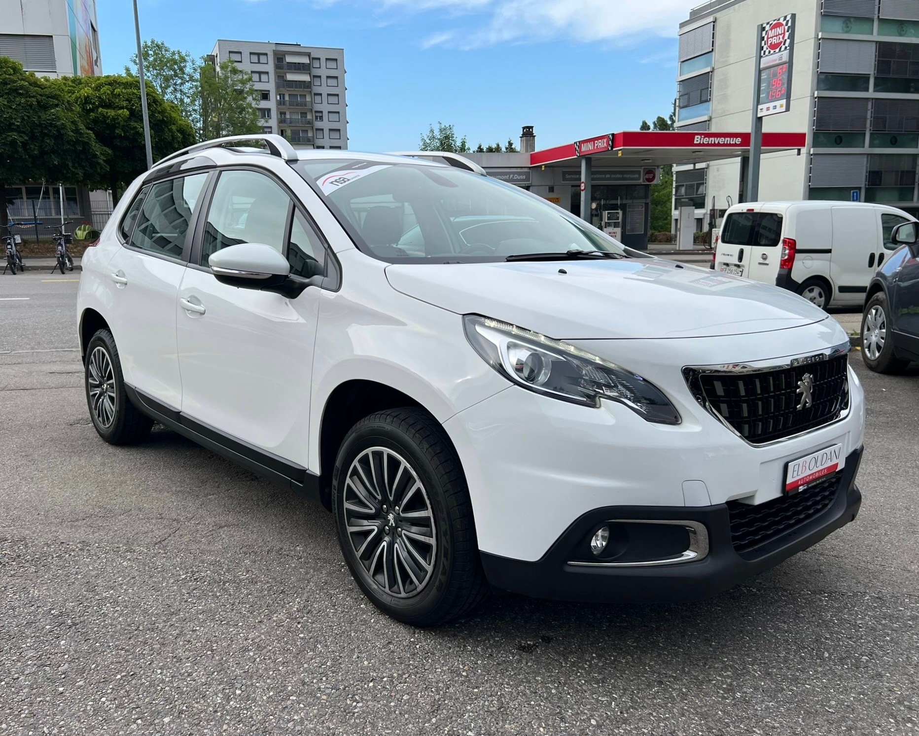 PEUGEOT 2008 1.2 PureTech Style-image-2