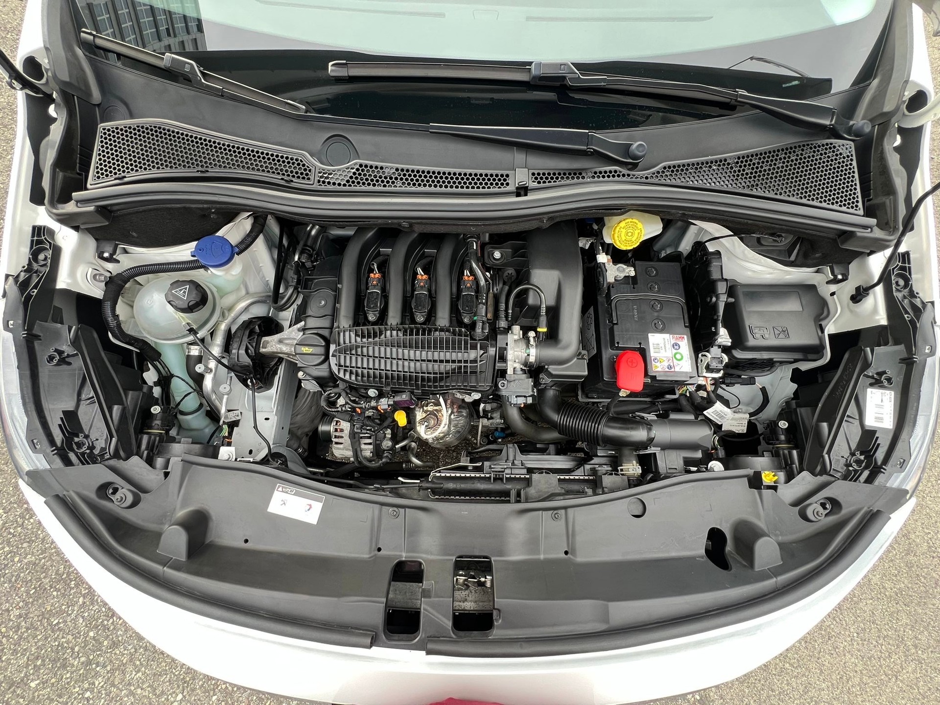 PEUGEOT 2008 1.2 PureTech Style-image-11