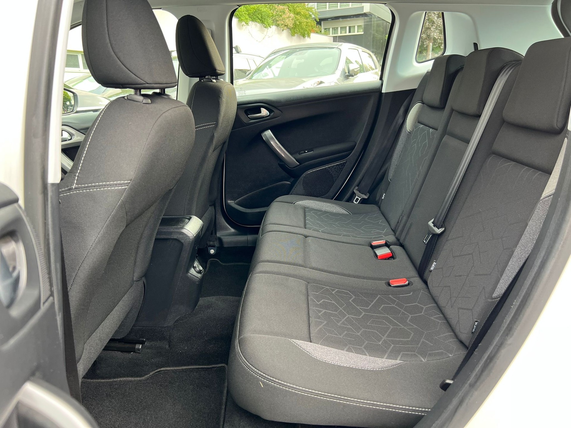 PEUGEOT 2008 1.2 PureTech Style-image-9