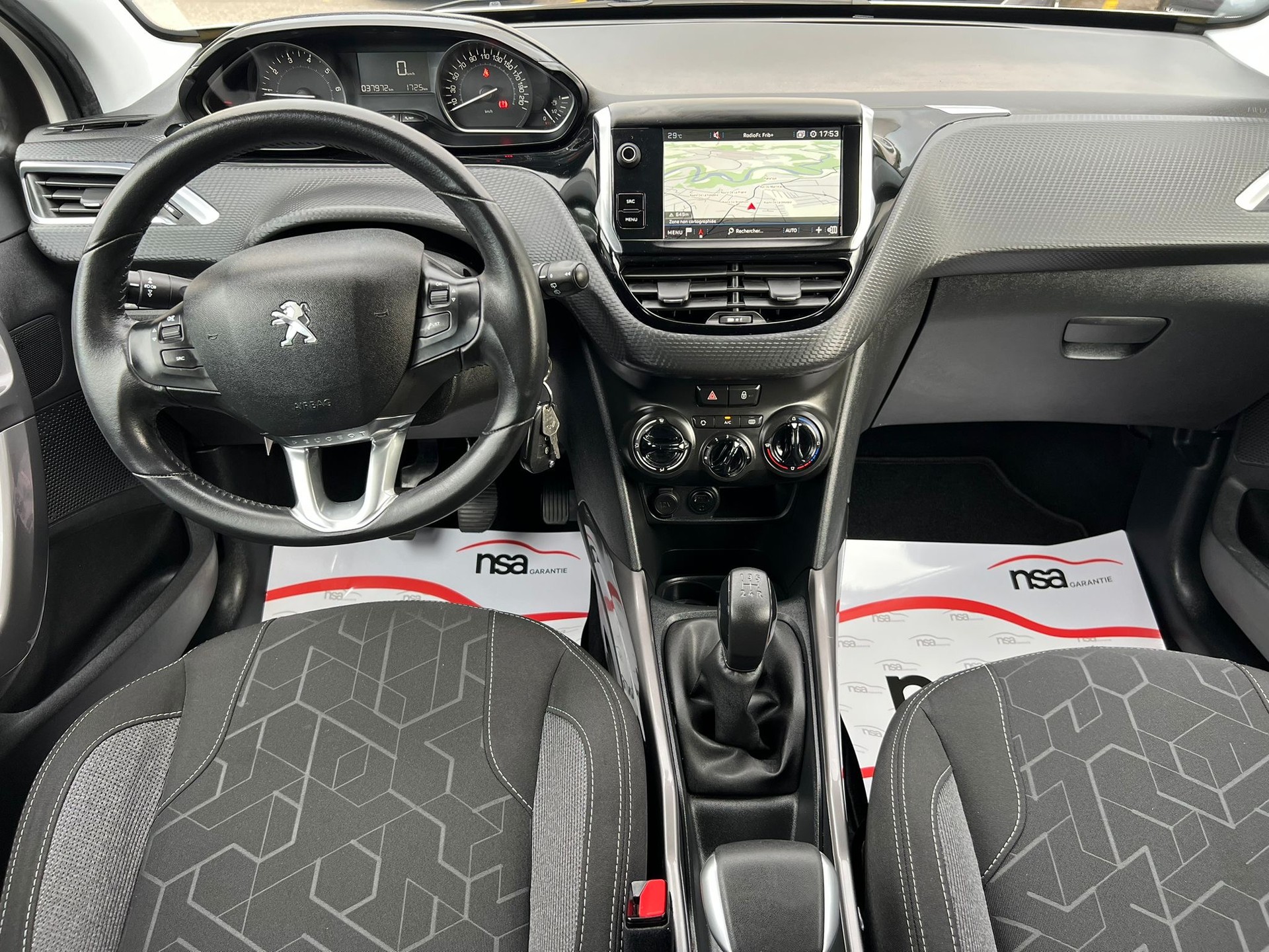 PEUGEOT 2008 1.2 PureTech Style-image-6