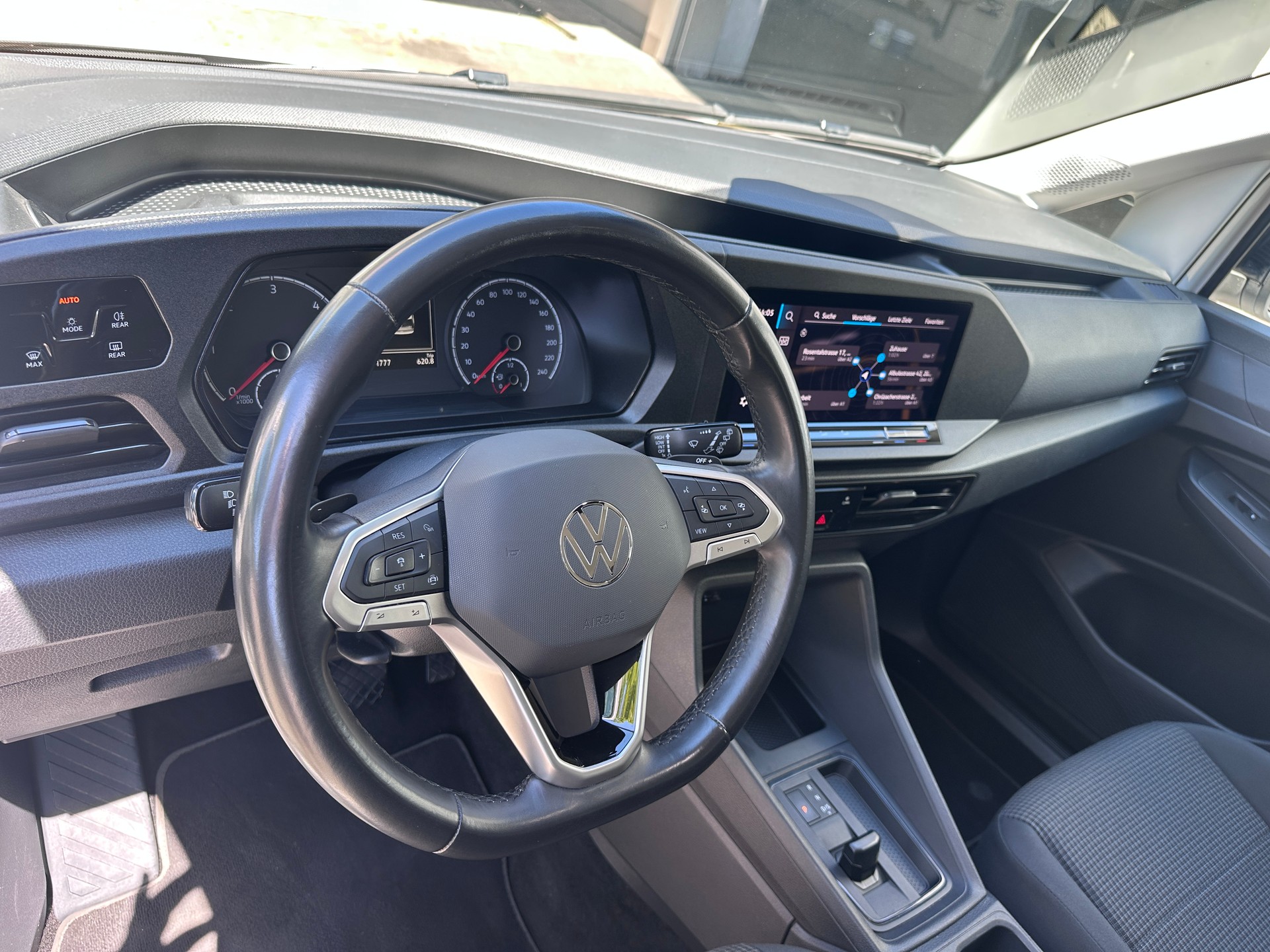 VW Caddy 2.0 TDI Liberty DSG-image-8