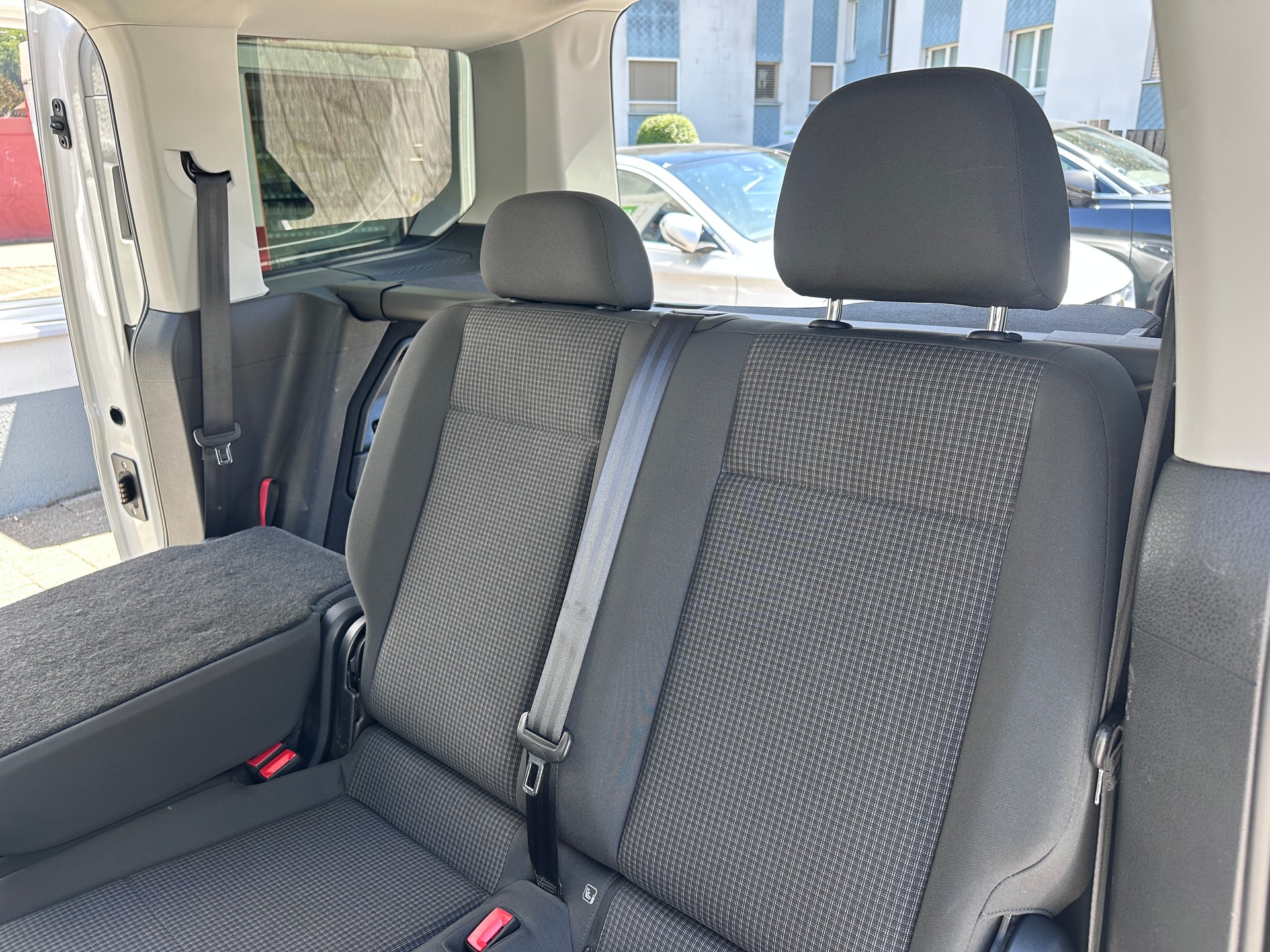 VW Caddy 2.0 TDI Liberty DSG-image-16