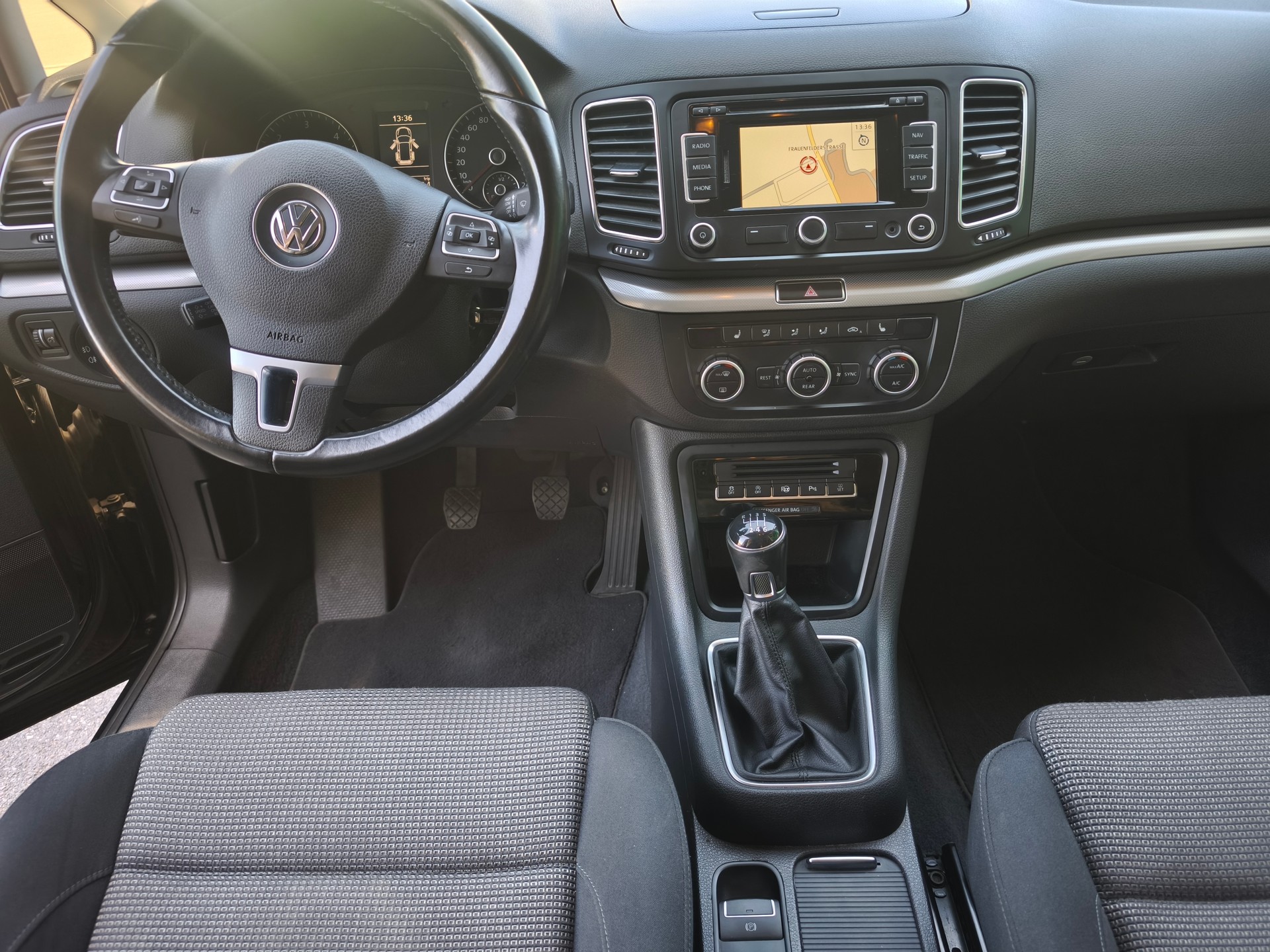 VW Sharan 2.0 TDI BlueMotion Technology Design-image-9