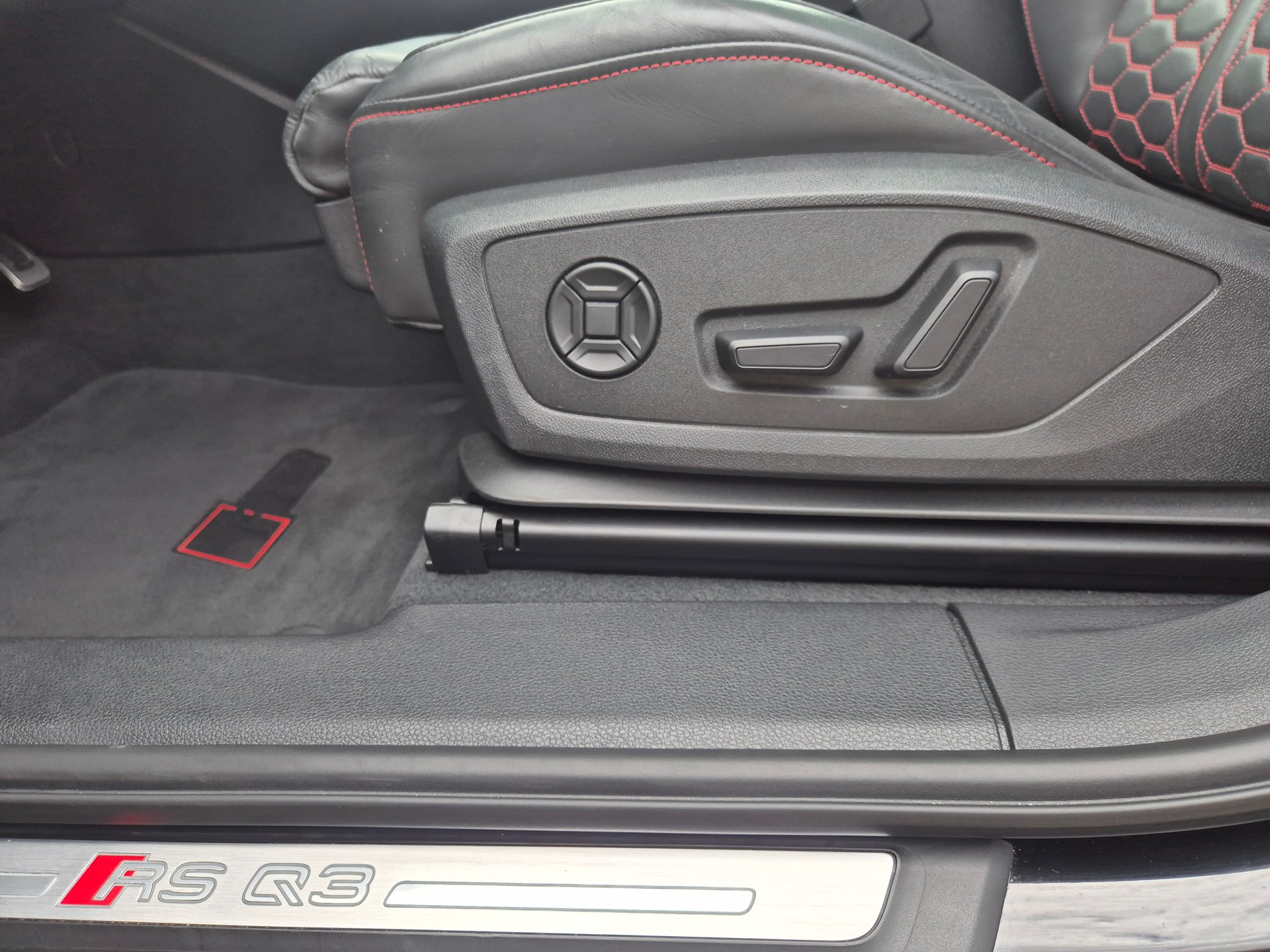 AUDI RS Q3 2.5 TFSI quattro S tronic-image-12