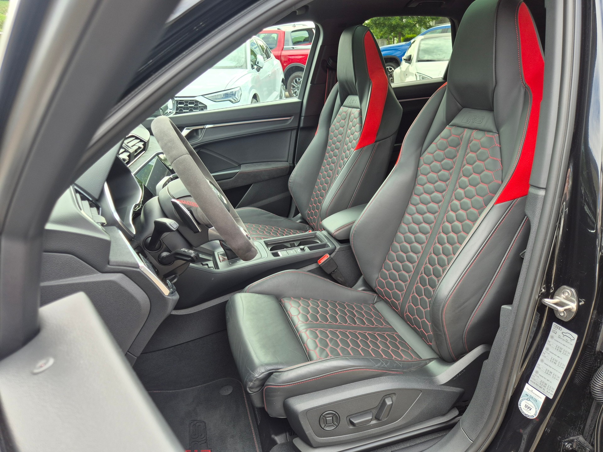 AUDI RS Q3 2.5 TFSI quattro S tronic-image-11