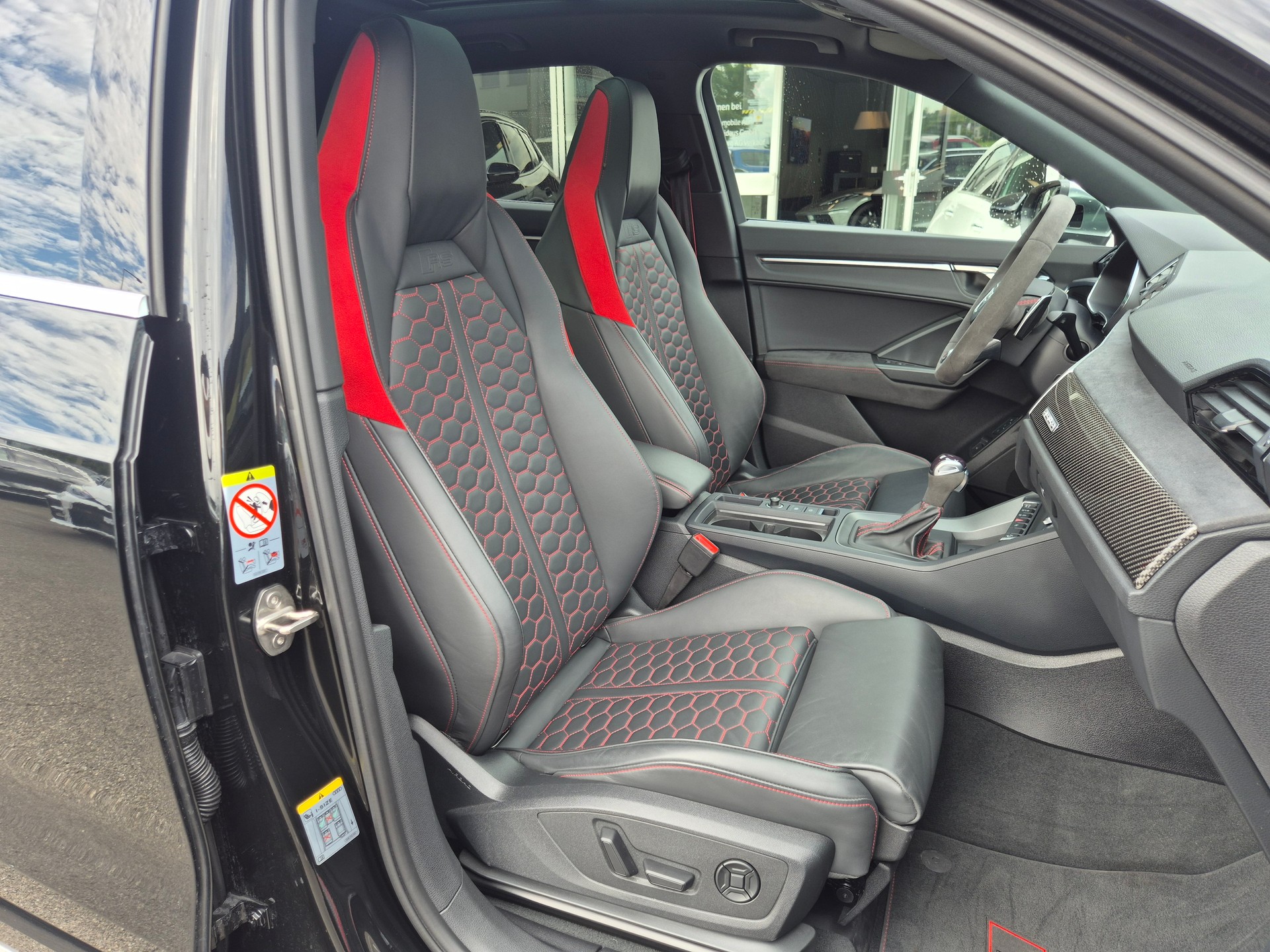 AUDI RS Q3 2.5 TFSI quattro S tronic-image-19