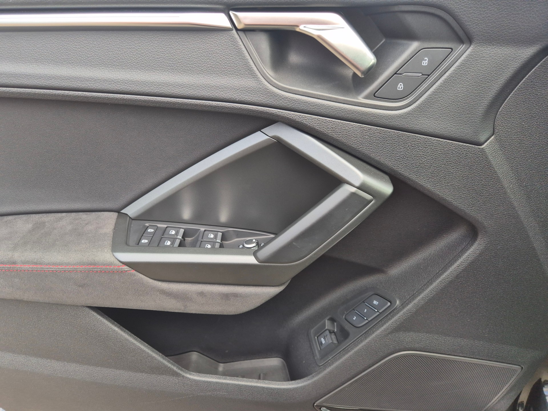 AUDI RS Q3 2.5 TFSI quattro S tronic-image-16