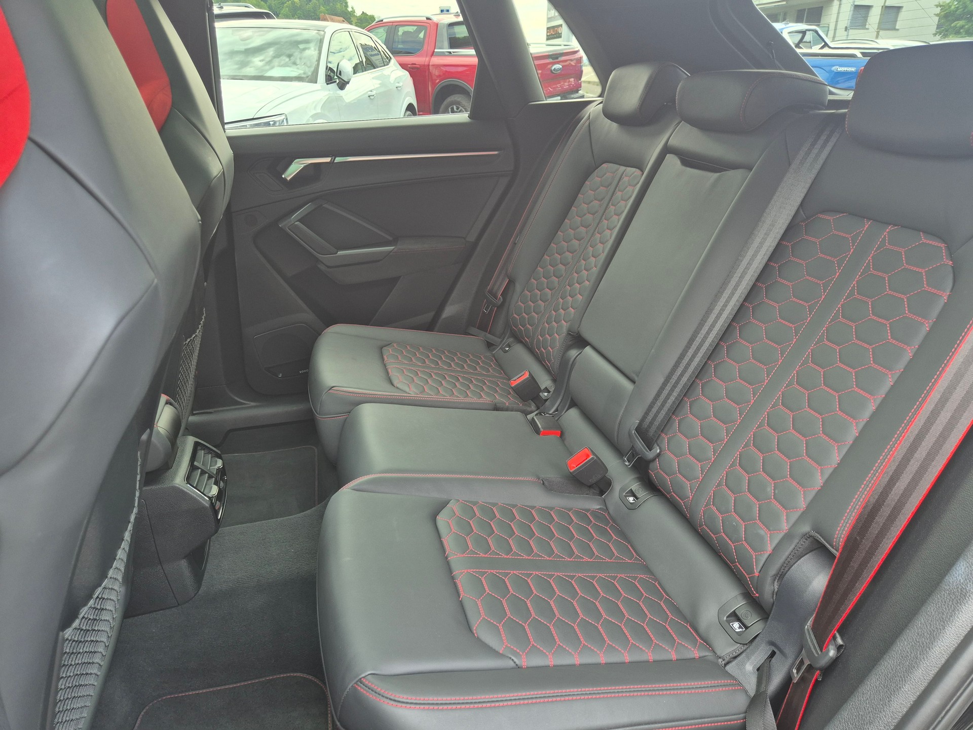 AUDI RS Q3 2.5 TFSI quattro S tronic-image-18