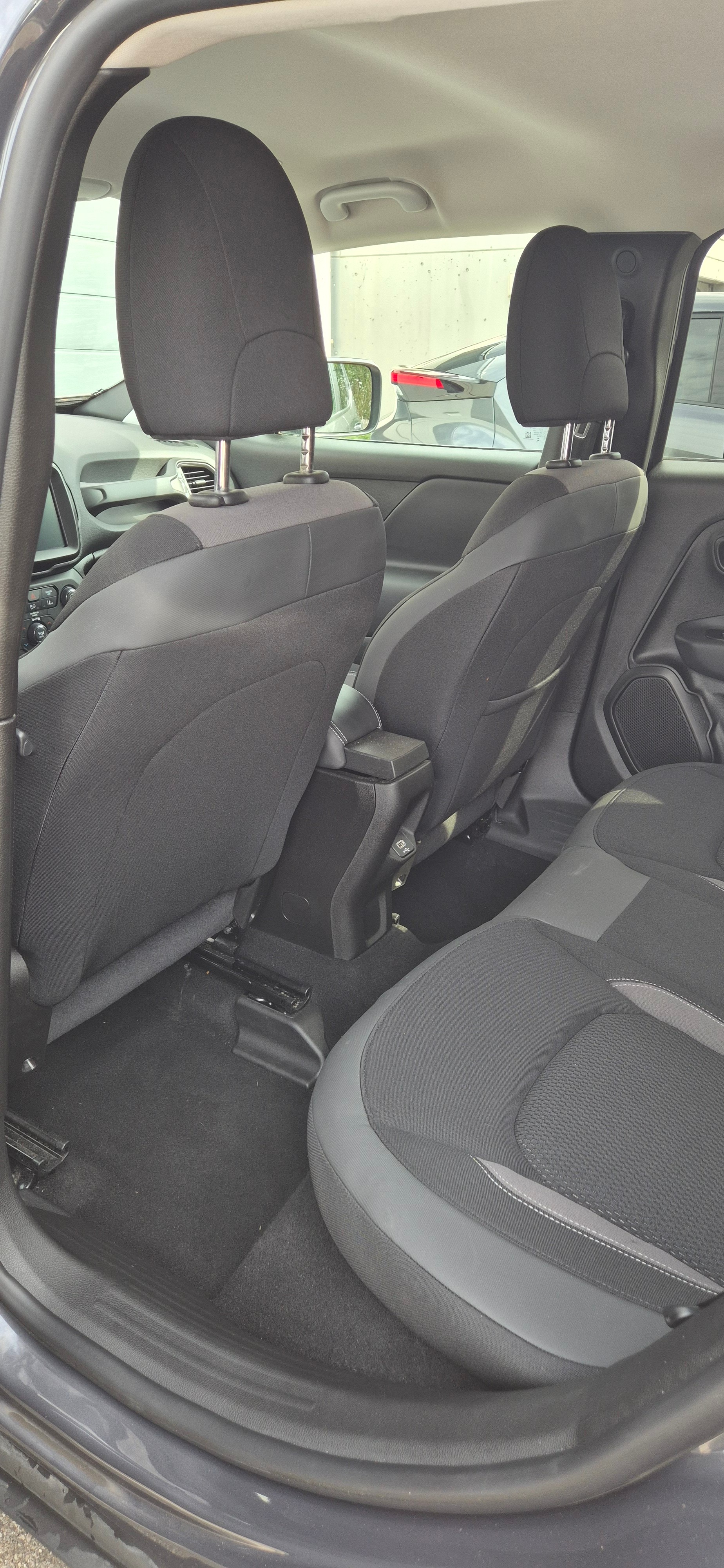 JEEP 1.5 Turbo Swiss Limited-image-11