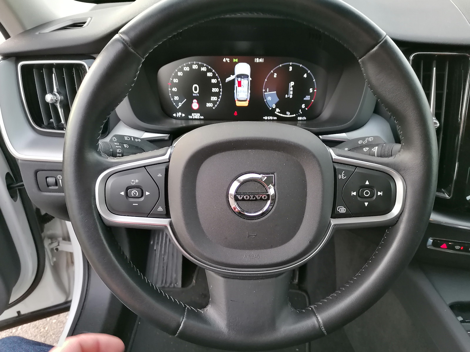 VOLVO XC60 2.0 D4 Momentum AWD-image-8