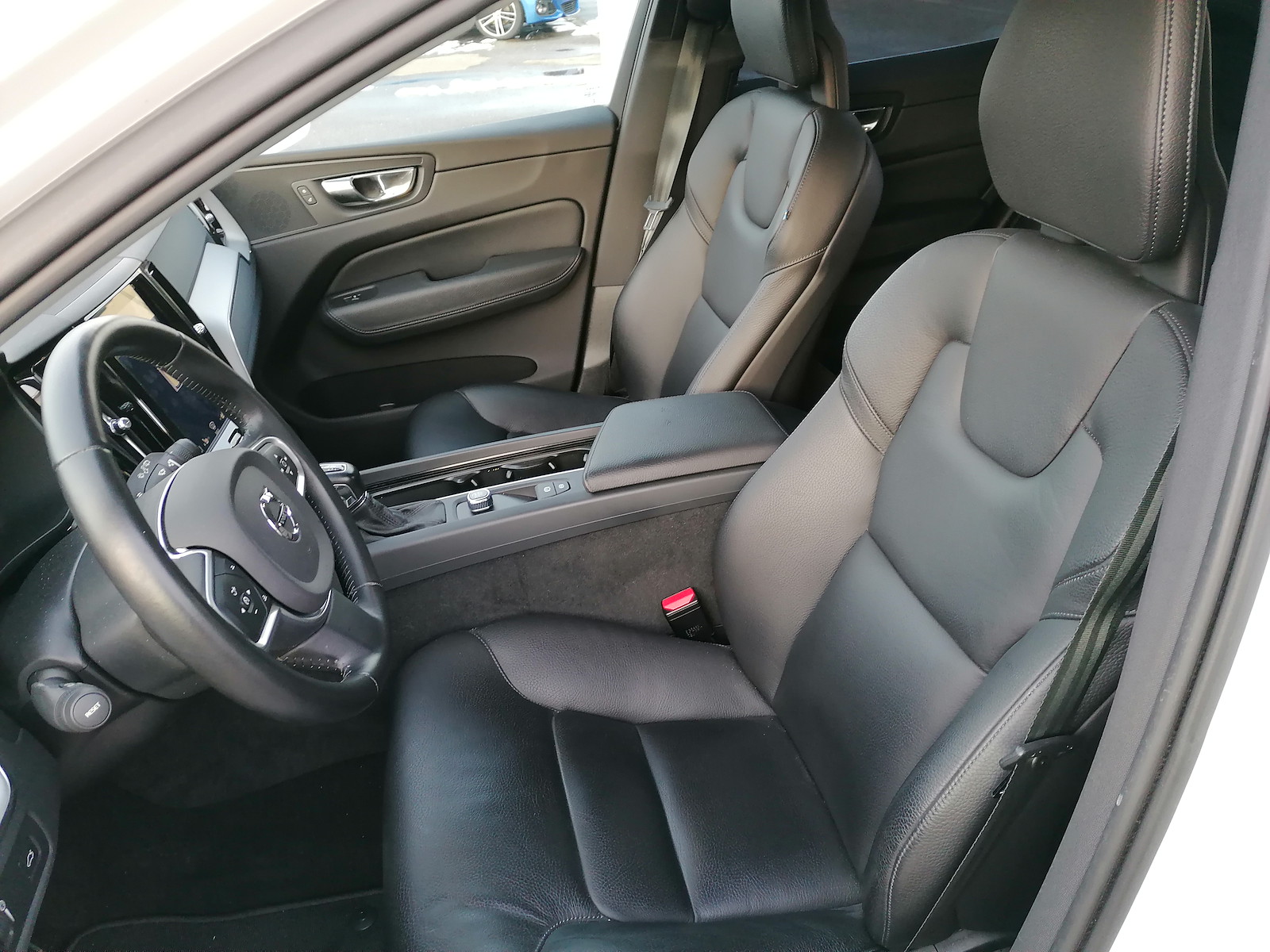 VOLVO XC60 2.0 D4 Momentum AWD-image-7