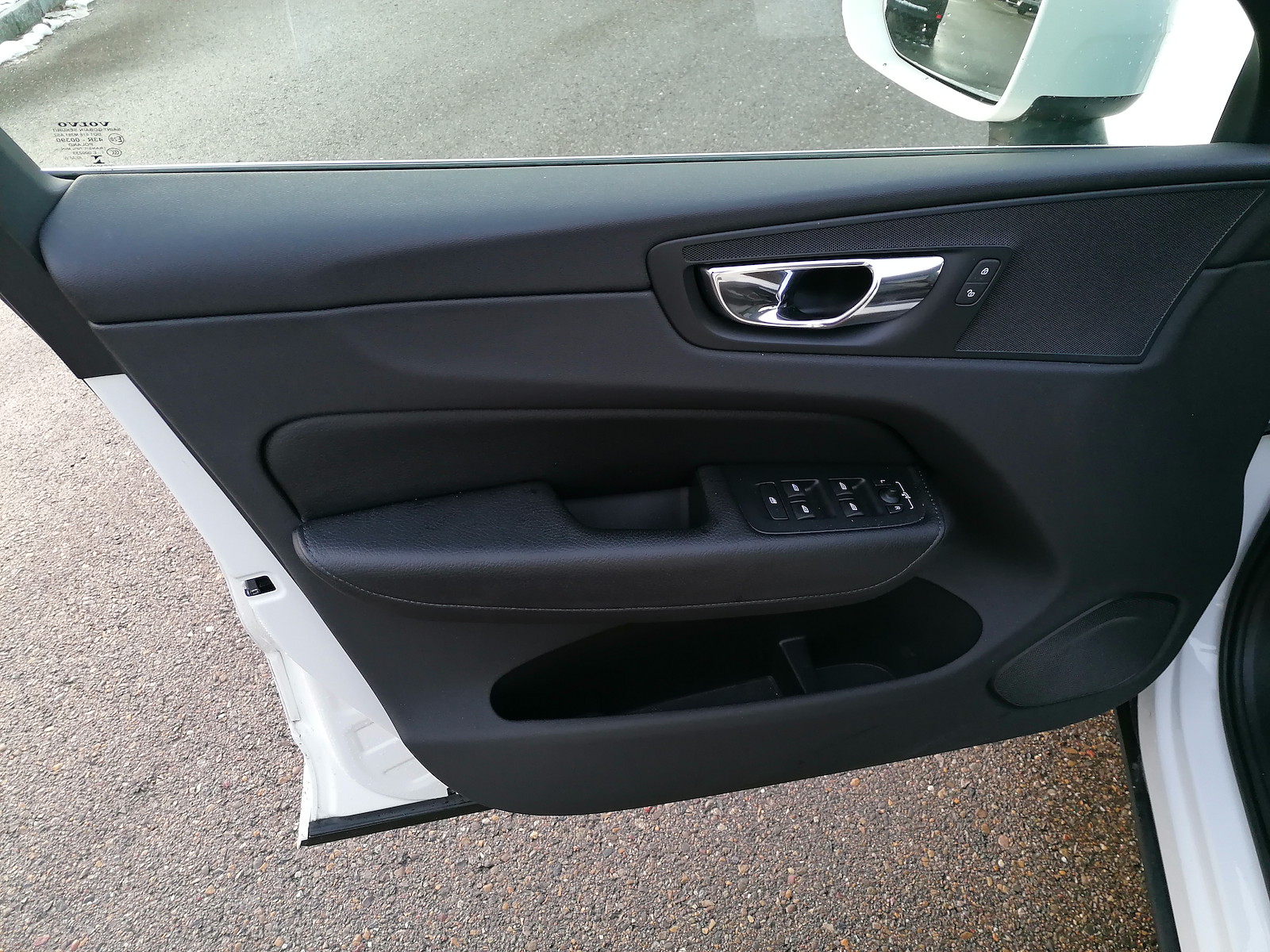 VOLVO XC60 2.0 D4 Momentum AWD-image-13