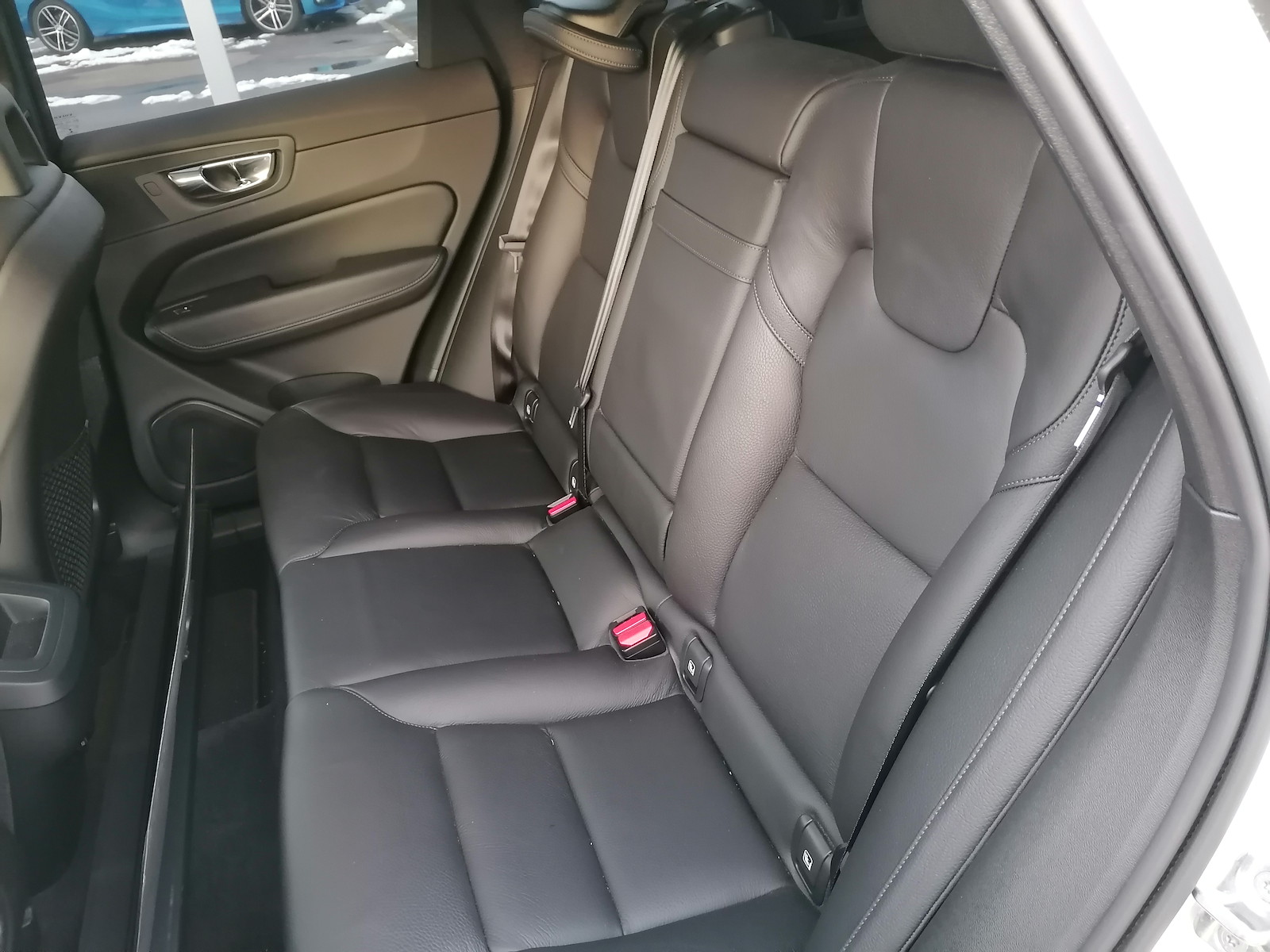 VOLVO XC60 2.0 D4 Momentum AWD-image-12