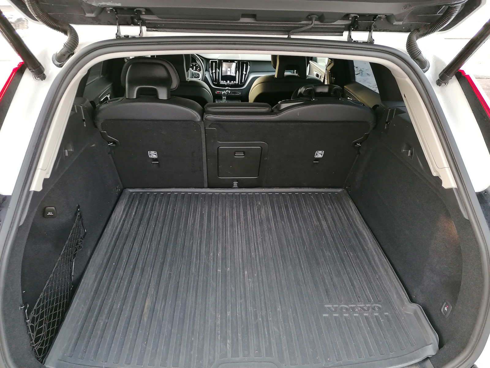 VOLVO XC60 2.0 D4 Momentum AWD-image-14