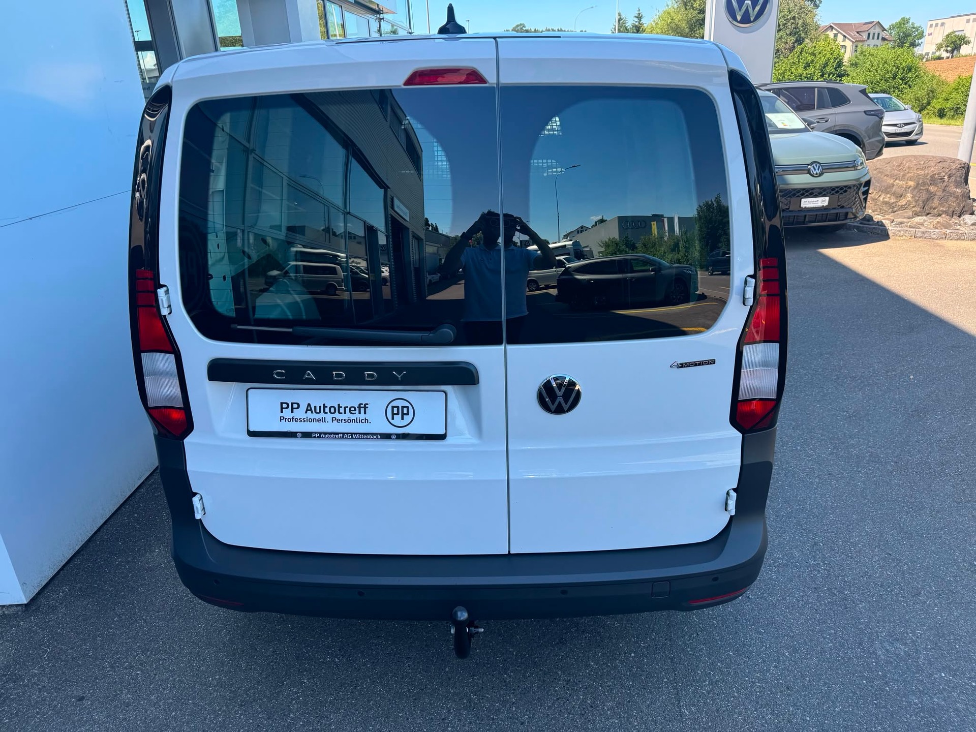VW Caddy Cargo 2.0TDI Maxi 4Motion-image-4