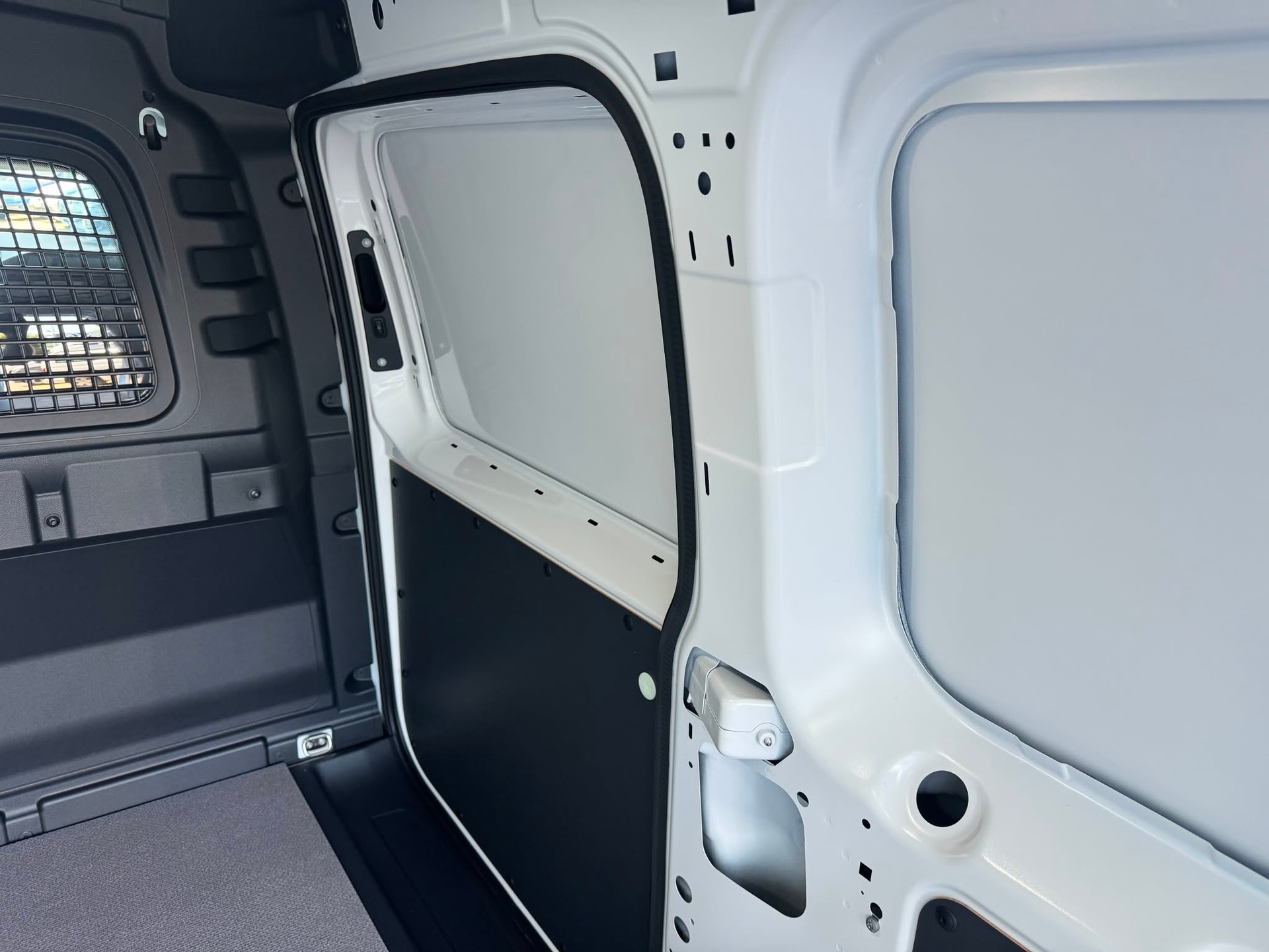 VW Caddy Cargo 2.0TDI Maxi 4Motion-image-7