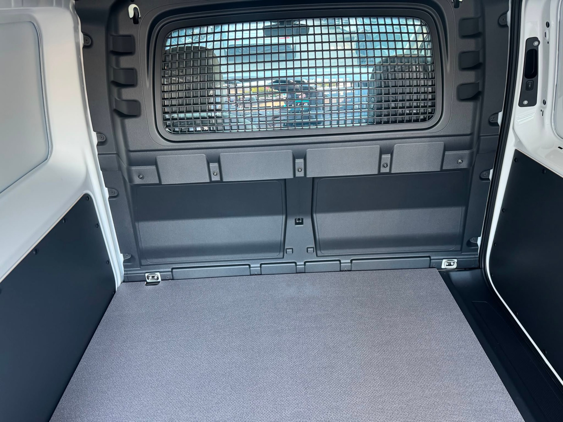 VW Caddy Cargo 2.0TDI Maxi 4Motion-image-6