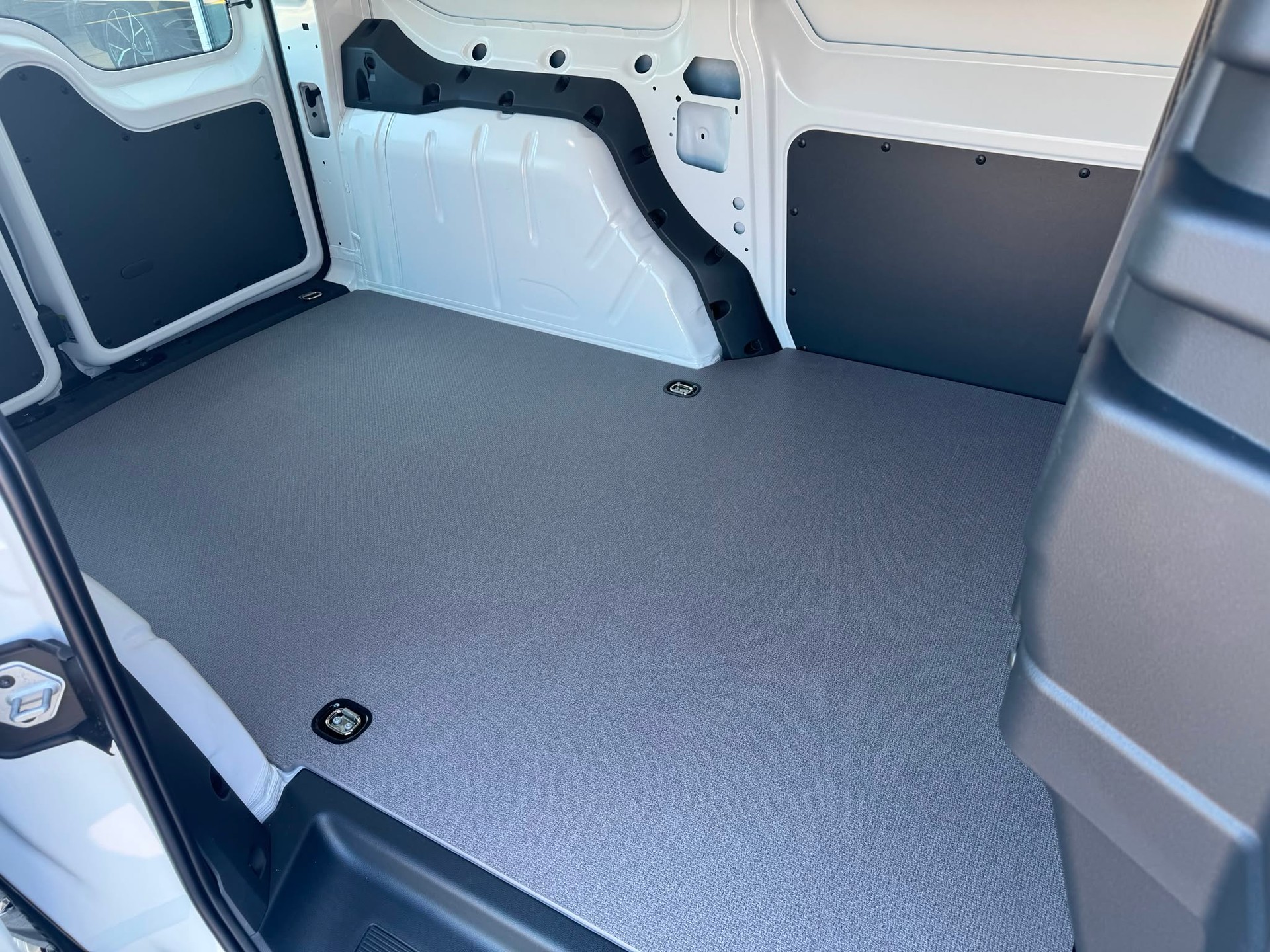 VW Caddy Cargo 2.0TDI Maxi 4Motion-image-3