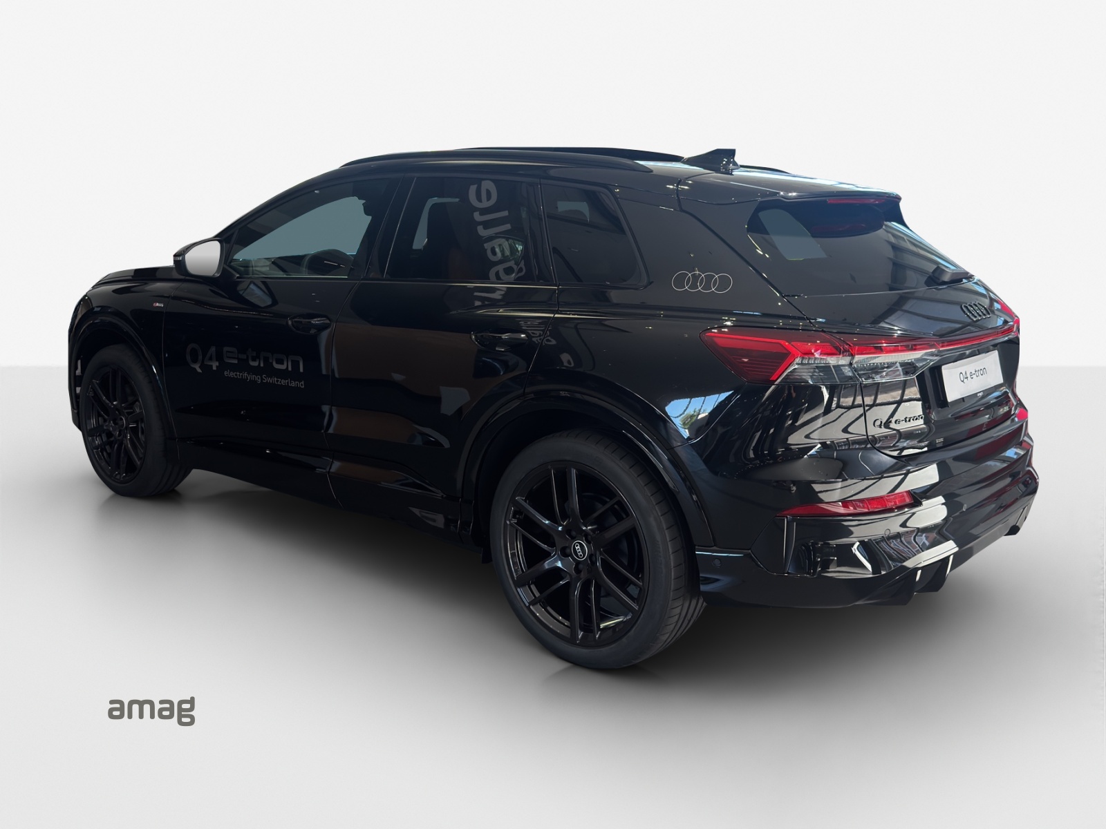 AUDI Q4 e-tron SUV quattro performance-image-2