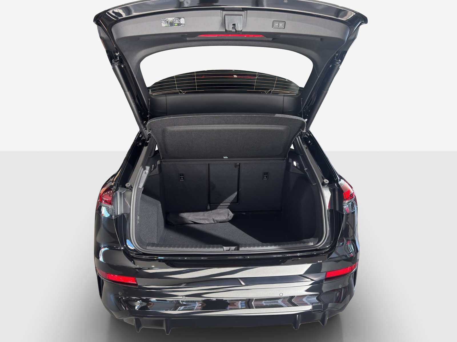 AUDI Q4 e-tron SUV quattro performance-image-12